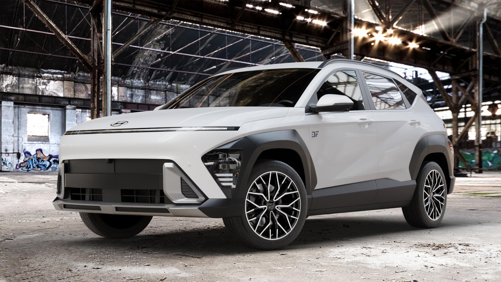 2DRV WH37 Schwarz Hochglanzpoliert Felge mit Reifen in 18Zoll Winterfelge Alufelge auf weissem Hyundai Kona Typ SX2 ⬇️ mit 15mm Tieferlegung ⬇️ Old Industrial Hall_max_4400mm_2024 Frontansicht_1