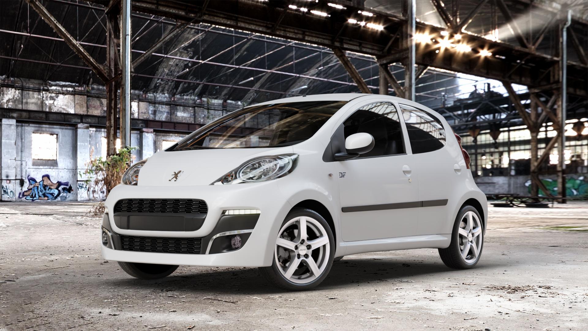 ALUTEC Grip polar-silber Felge mit Reifen in 15Zoll Winterfelge Alufelge auf weissem Peugeot 107 ⬇️ mit 15mm Tieferlegung ⬇️ Old Industrial Hall_max_4400mm_2024 Frontansicht_1