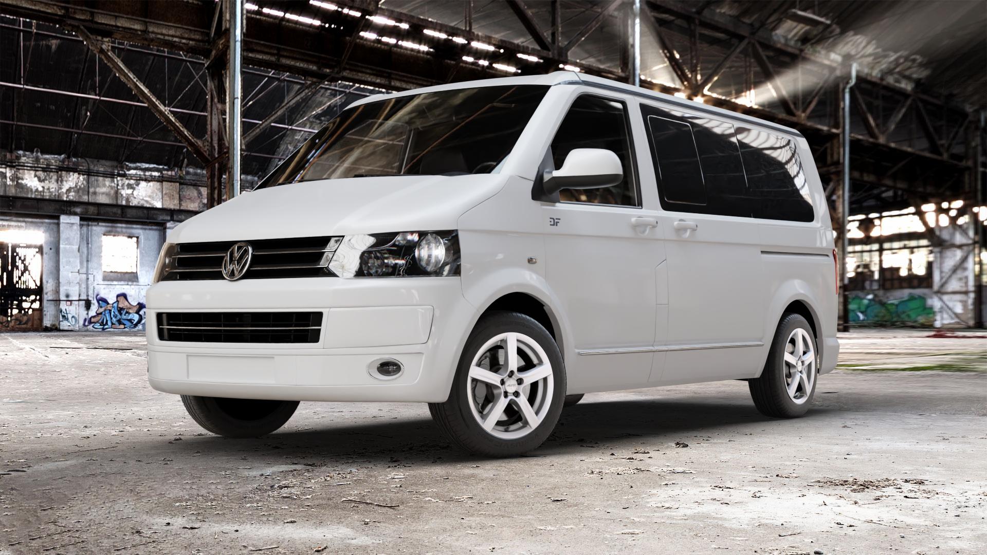 ALUTEC Grip polar-silber Felge mit Reifen in 17Zoll Winterfelge Alufelge auf weissem Volkswagen (VW) T5 California ⬇️ mit 15mm Tieferlegung ⬇️ Old Industrial Hall_max_5300mm_2024 Frontansicht_1