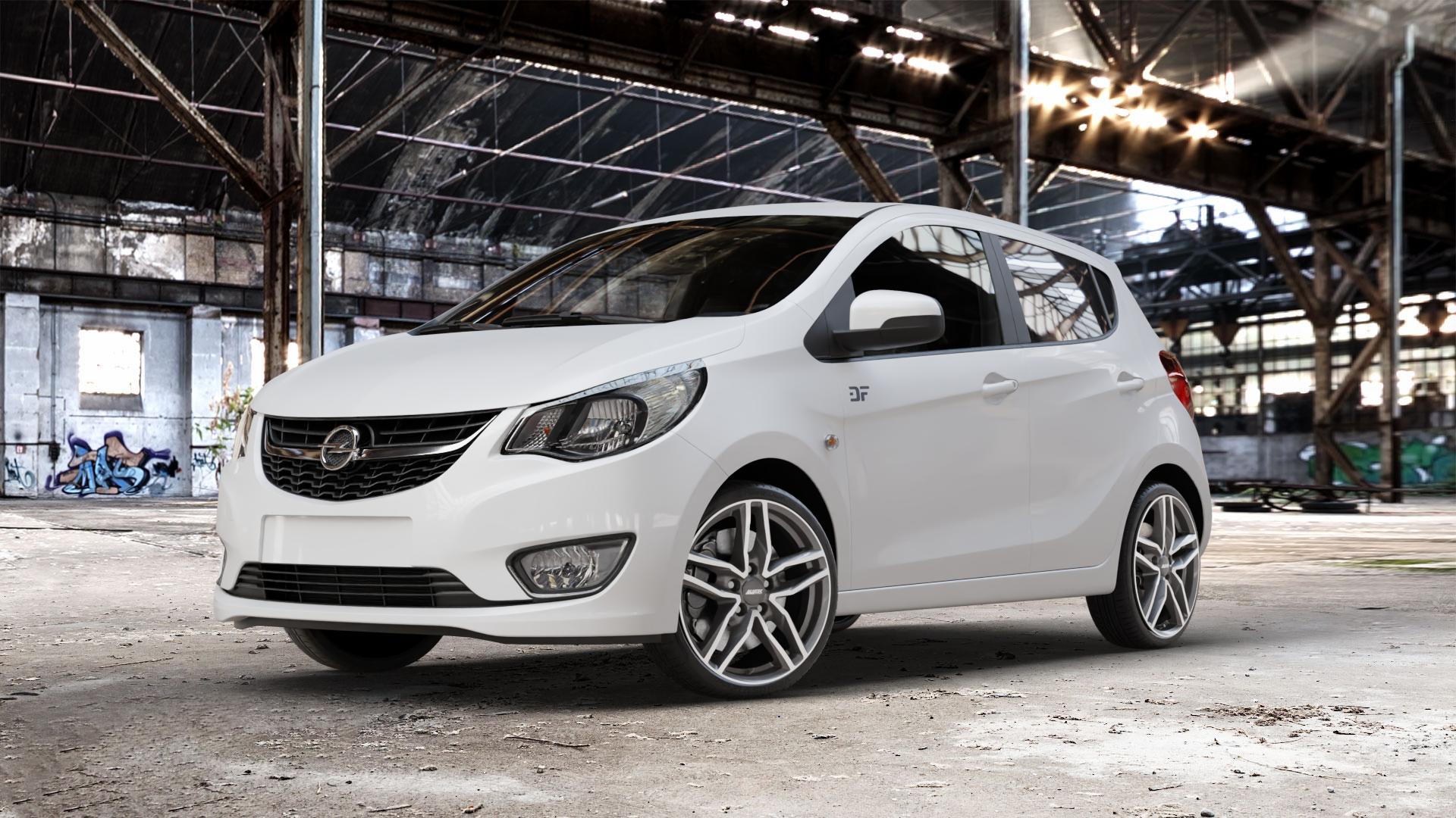 ALUTEC Ikenu graphit frontpoliert Felge mit Reifen grau silber mehrfarbig in 17Zoll Winterfelge Alufelge auf weissem Opel Karl Typ D-A ⬇️ mit 15mm Tieferlegung ⬇️ Old Industrial Hall_max_4400mm_2024 Frontansicht_1