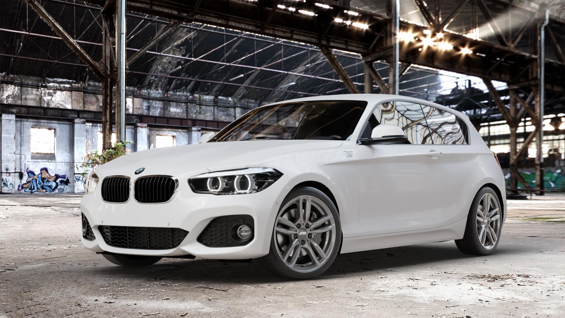 ATS Evolution dark-grey Felge mit Reifen grau in 18Zoll Winterfelge Alufelge auf weissem BMW 1 M135i Typ F20 F21 xDrive M140i Facelift 1er Fünftürer (1K4) ⬇️ mit 15mm Tieferlegung ⬇️ Old Industrial Hall_max_4400mm_2024 Frontansicht_1
