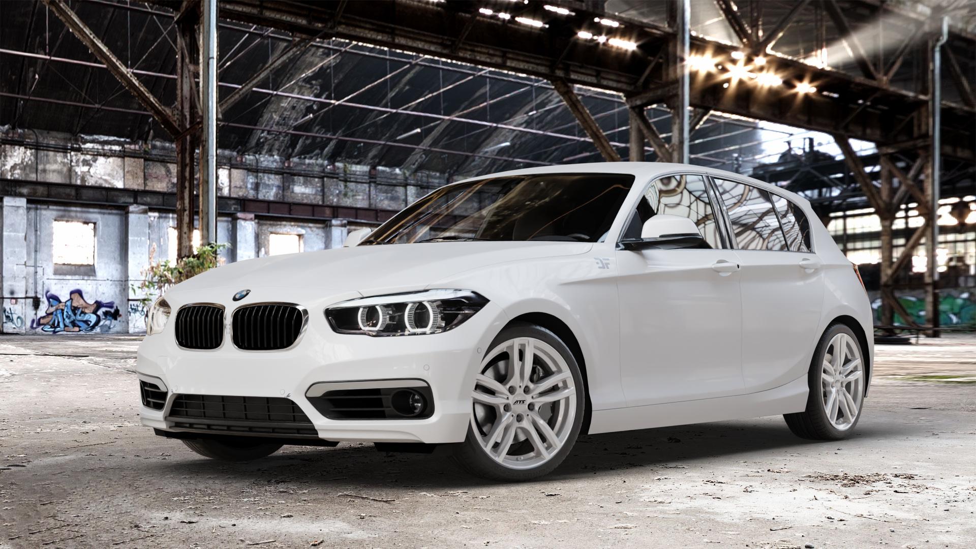 ATS Evolution polar-silber Felge mit Reifen in 18Zoll Winterfelge Alufelge auf weissem BMW 116i Typ F20 118i 116d 118d 120d 125d 125i 114d 114i xDrive 120i Facelift EffDyn Edition 1 M135i ⬇️ mit 15mm Tieferlegung ⬇️ Old Industrial Hall_max_4400mm_2024 Frontansicht_1