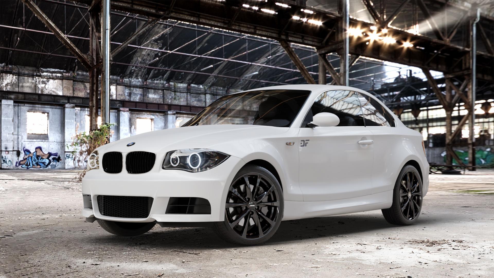 AUTEC Brixen Schwarz Felge mit Reifen in 18Zoll Winterfelge Alufelge auf weissem BMW 120d Typ E82 (Coupe) 123d 125i 135i 1M 118d 120i 1er Coupé (182, 1C) ⬇️ mit 15mm Tieferlegung ⬇️ Old Industrial Hall_max_4400mm_2024 Frontansicht_1