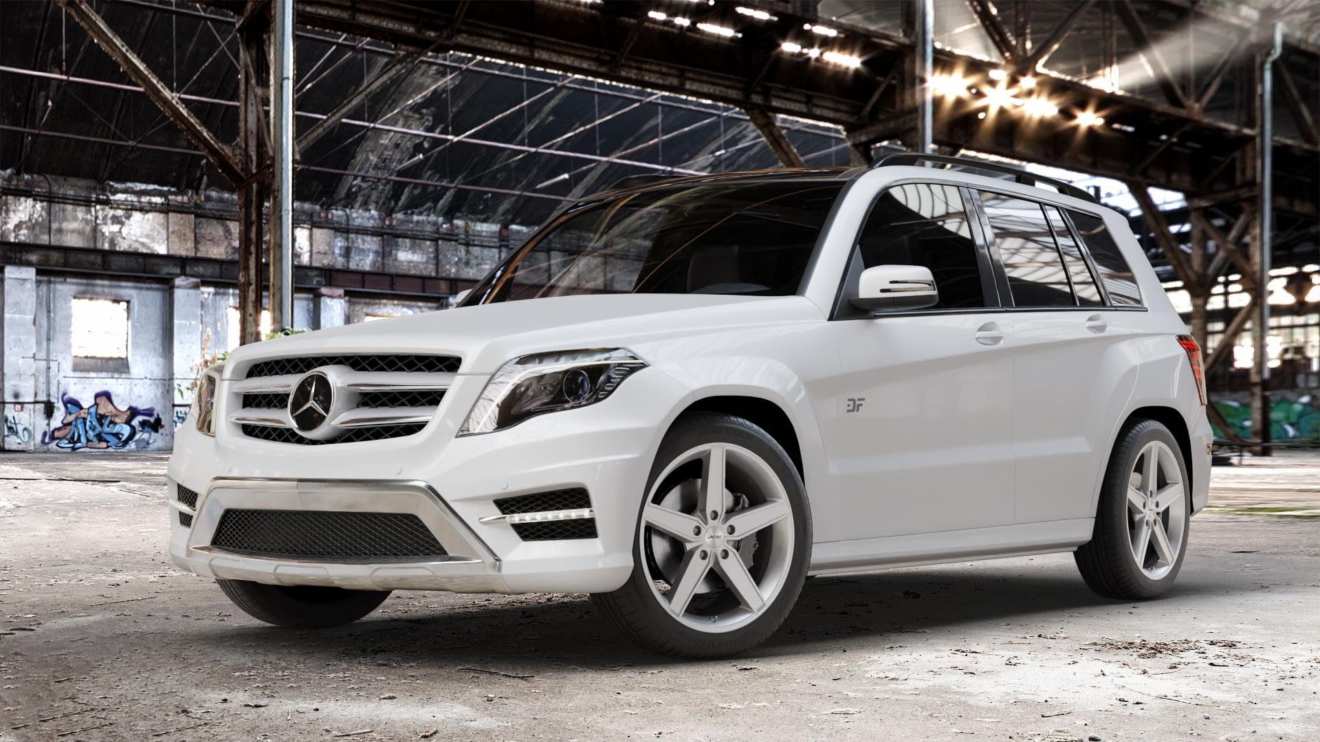 AUTEC Delano Hyper silber Felge mit Reifen in 19Zoll Winterfelge Alufelge auf weissem Mercedes GLK-Klasse Typ X204 Facelift ⬇️ mit 15mm Tieferlegung ⬇️ Old Industrial Hall_max_4400mm_2024 Frontansicht_1