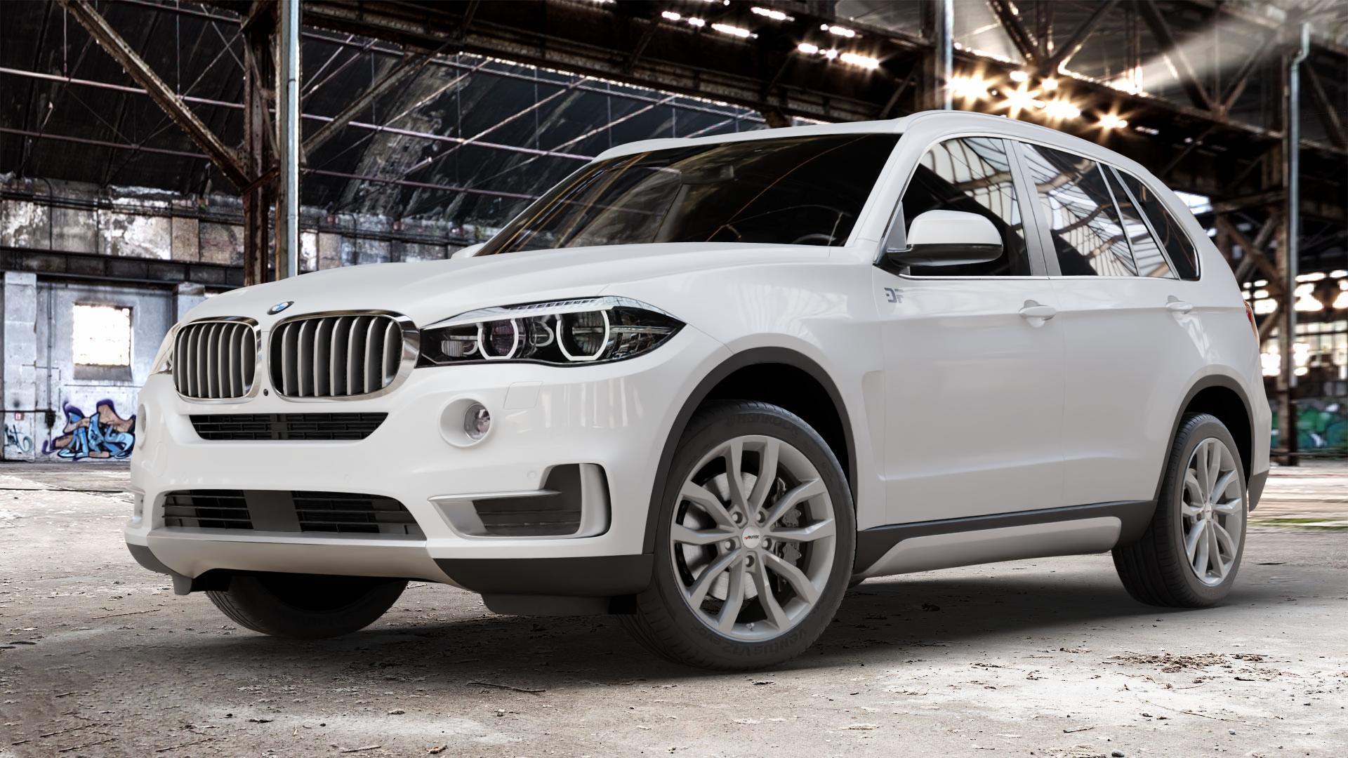 AUTEC Uteca Titansilber Felge mit Reifen grau anthrazit metallic in 20Zoll Winterfelge Alufelge auf weissem BMW X5 Typ F15 (X5, X-N1) ⬇️ mit 15mm Tieferlegung ⬇️ Old Industrial Hall_max_4400mm_2024 Frontansicht_1