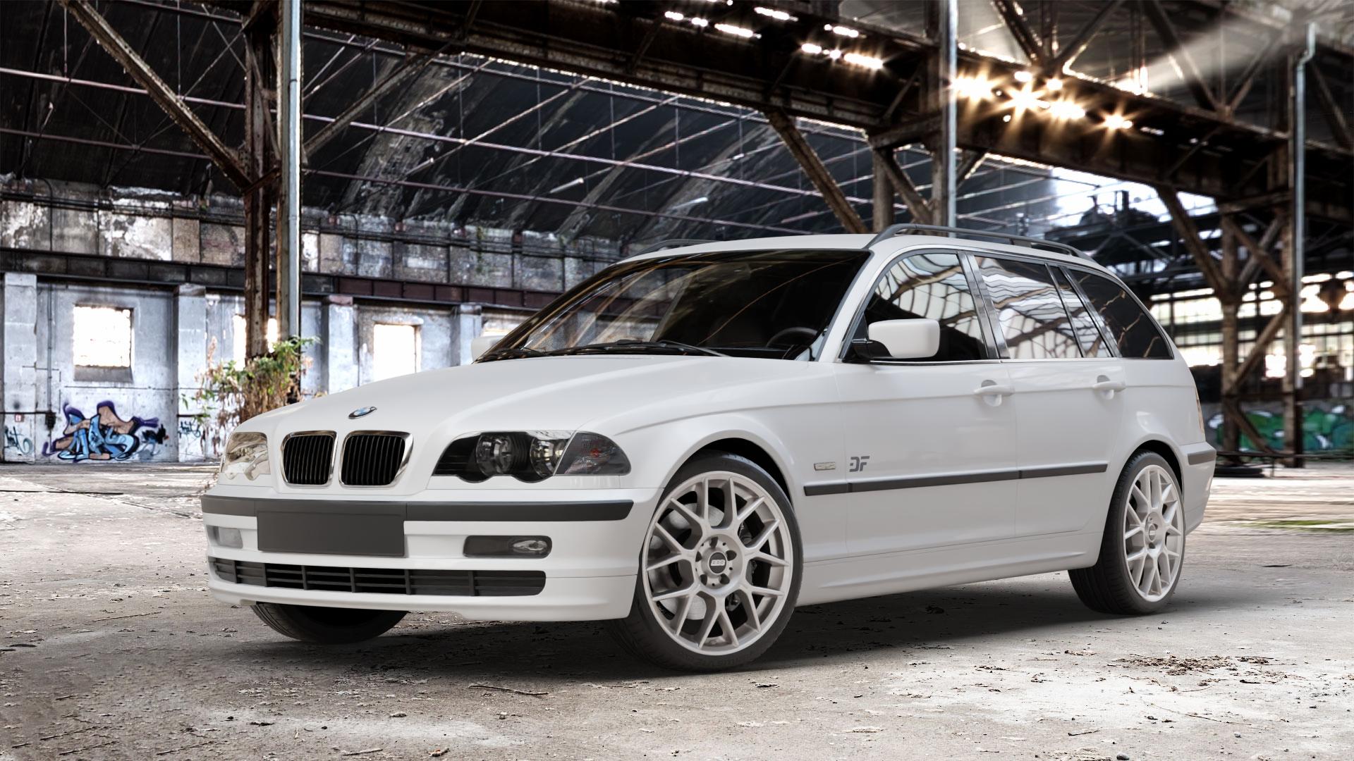 BBS XR platinum silber Felge mit Reifen grau in 18Zoll Winterfelge Alufelge auf weissem BMW 316i Typ E46 (Touring) 318d 318i 320d 320i 325i 325xi 328i 330d 330i 330xd 330xi 3er Touring (346L) ⬇️ mit 15mm Tieferlegung ⬇️ Old Industrial Hall_max_4400mm_2024 Frontansicht_1