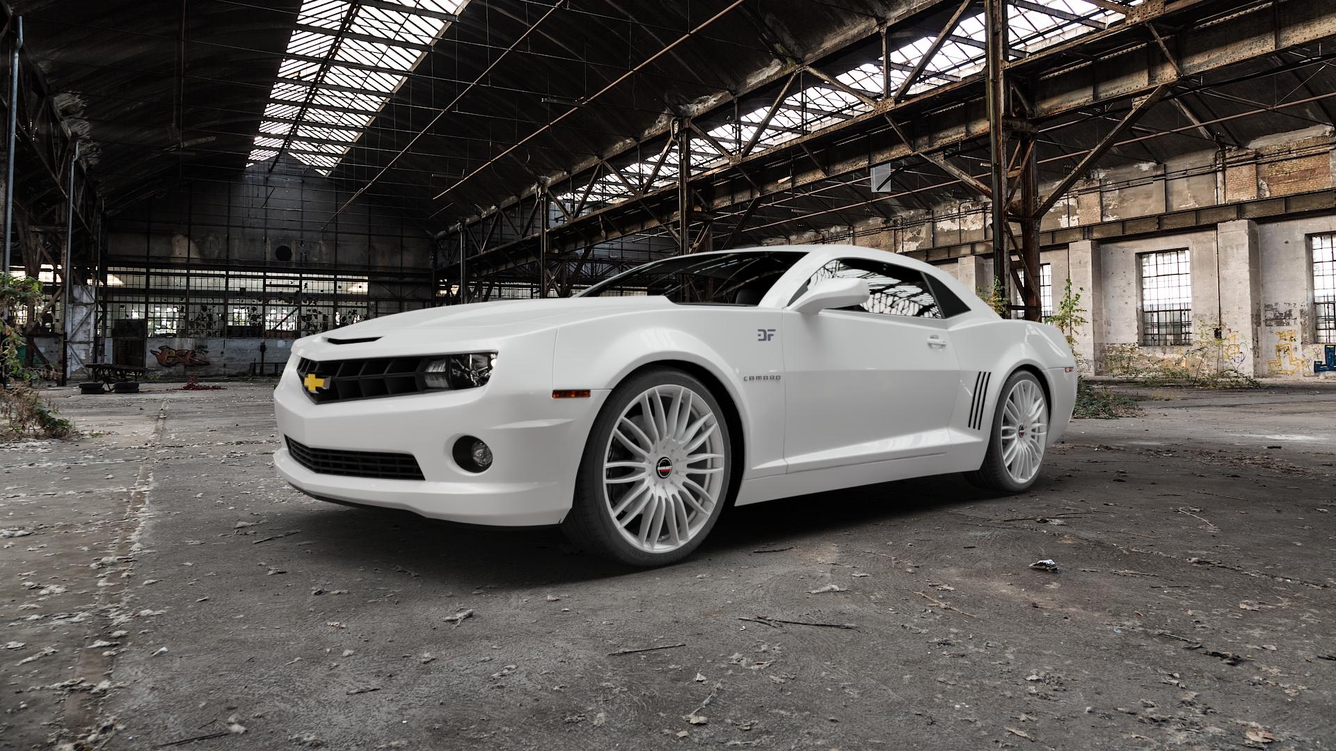 Borbet CW3 sterling silver Felge mit Reifen silber in 21Zoll Winterfelge Alufelge auf weissem Chevrolet Camaro V ⬇️ mit 15mm Tieferlegung ⬇️ Old Industrial Hall_max5000mm_2022 Frontansicht_1