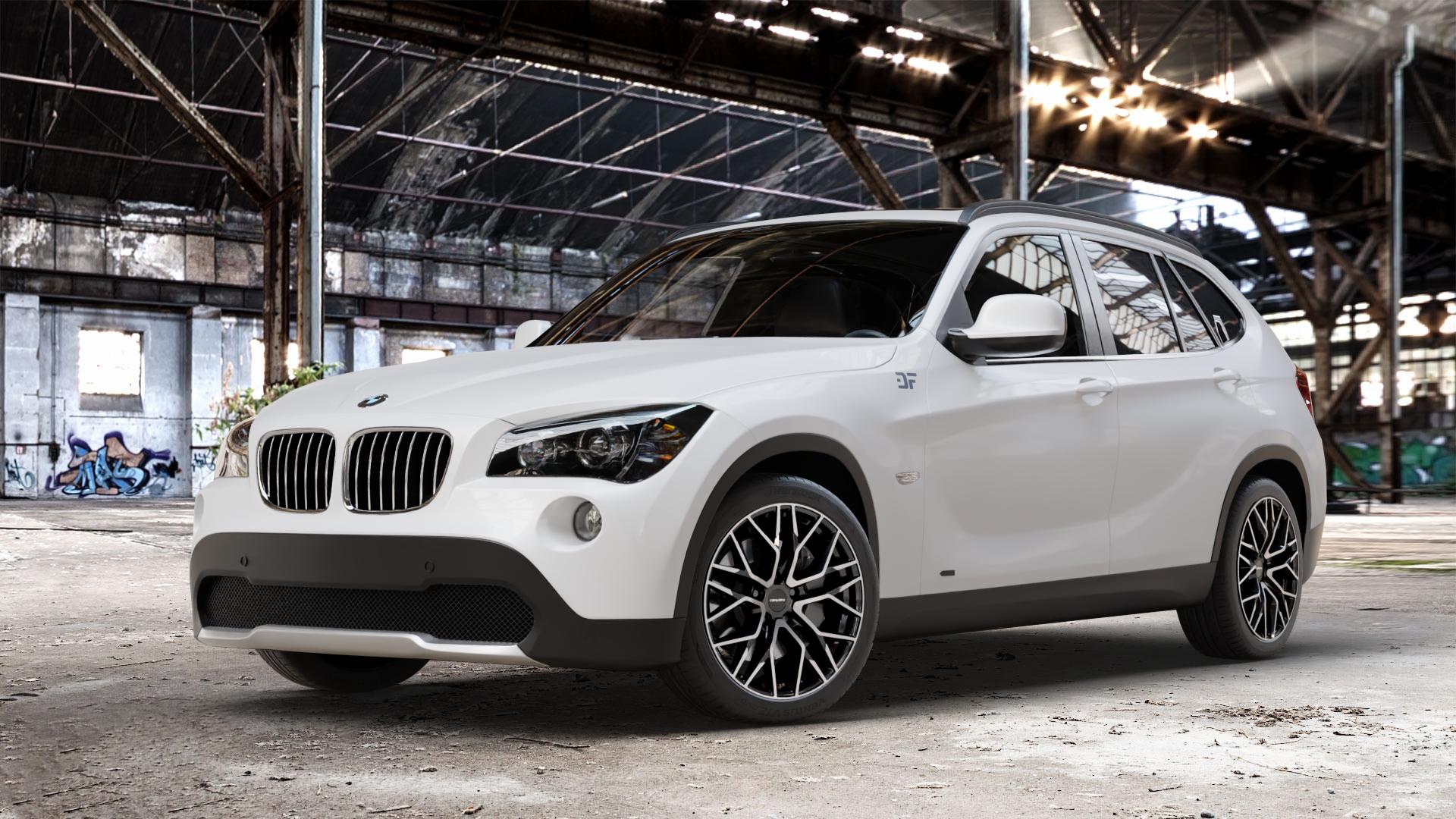 CARMANI 20 Ludwig black polish Felge mit Reifen schwarz in 18Zoll Winterfelge Alufelge auf weissem BMW X1 Typ E84 (X1, X-N1, X1-N1) ⬇️ mit 15mm Tieferlegung ⬇️ Old Industrial Hall_max_4400mm_2024 Frontansicht_1