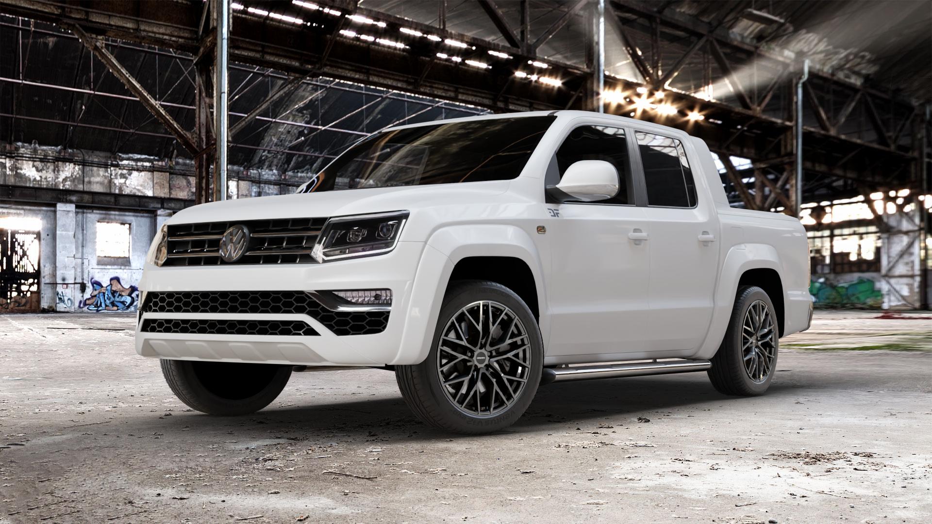 CARMANI 20 Ludwig hyper gun Felge mit Reifen silber anthrazit in 20Zoll Winterfelge Alufelge auf weissem Volkswagen (VW) Amarok I Typ 2H Facelift ⬇️ mit 15mm Tieferlegung ⬇️ Old Industrial Hall_max_5300mm_2024 Frontansicht_1