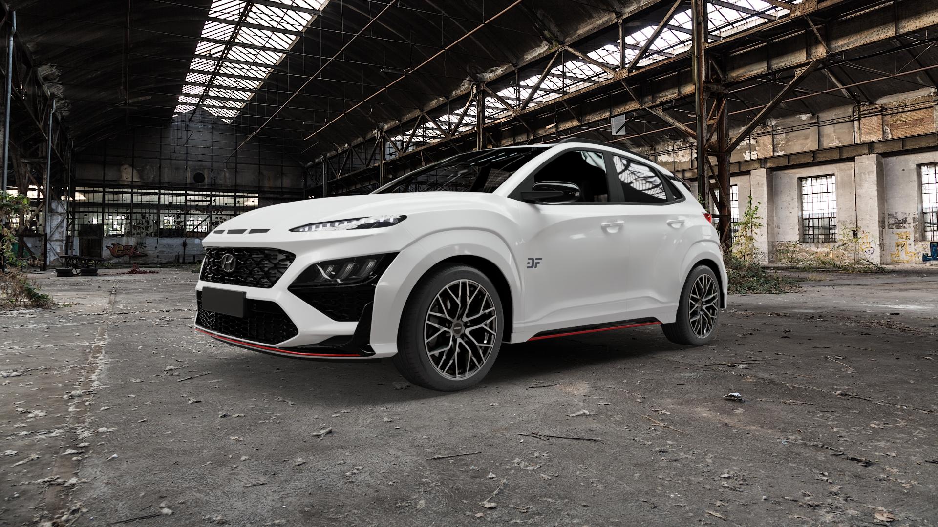 CARMANI 20 Ludwig hyper gun polish Felge mit Reifen silber anthrazit in 18Zoll Winterfelge Alufelge auf weissem Hyundai Kona Typ OS Facelift 2,0l T-GDI 206kW N (280 PS) ⬇️ mit 15mm Tieferlegung ⬇️ Old Industrial Hall_max5000mm_2022 Frontansicht_1