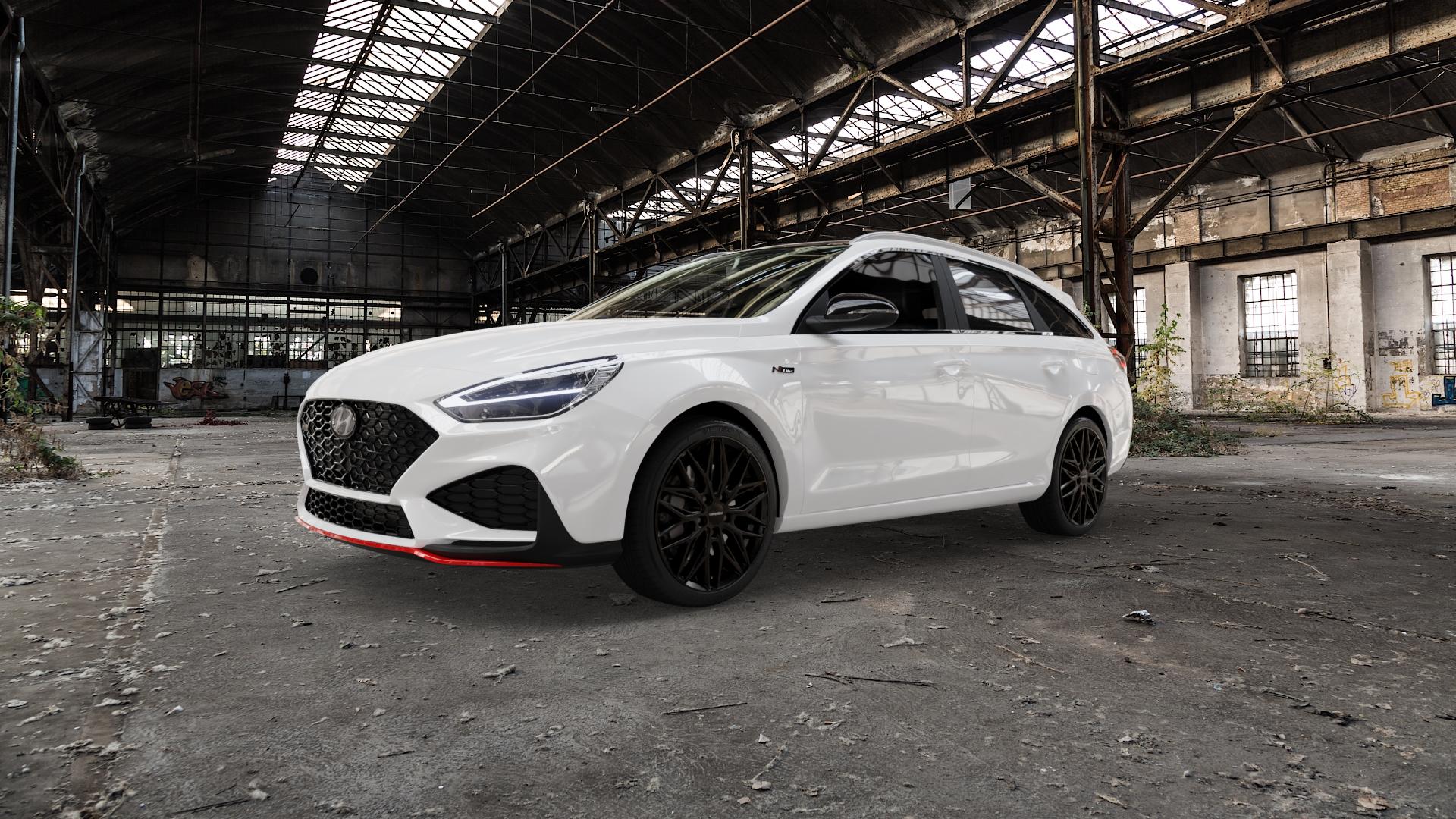 CARMANI 26 Max black Felge mit Reifen schwarz in 18Zoll Winterfelge Alufelge auf weissem Hyundai i30 Typ PDE Kombi Facelift II ⬇️ mit 15mm Tieferlegung ⬇️ Old Industrial Hall_max5000mm_2022 Frontansicht_1
