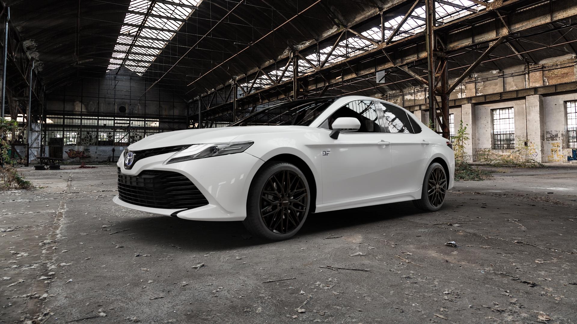 CARMANI 26 Max black Felge mit Reifen schwarz in 19Zoll Winterfelge Alufelge auf weissem Toyota Camry Typ XV7(EU,M) ⬇️ mit 15mm Tieferlegung ⬇️ Old Industrial Hall_max5000mm_2022 Frontansicht_1