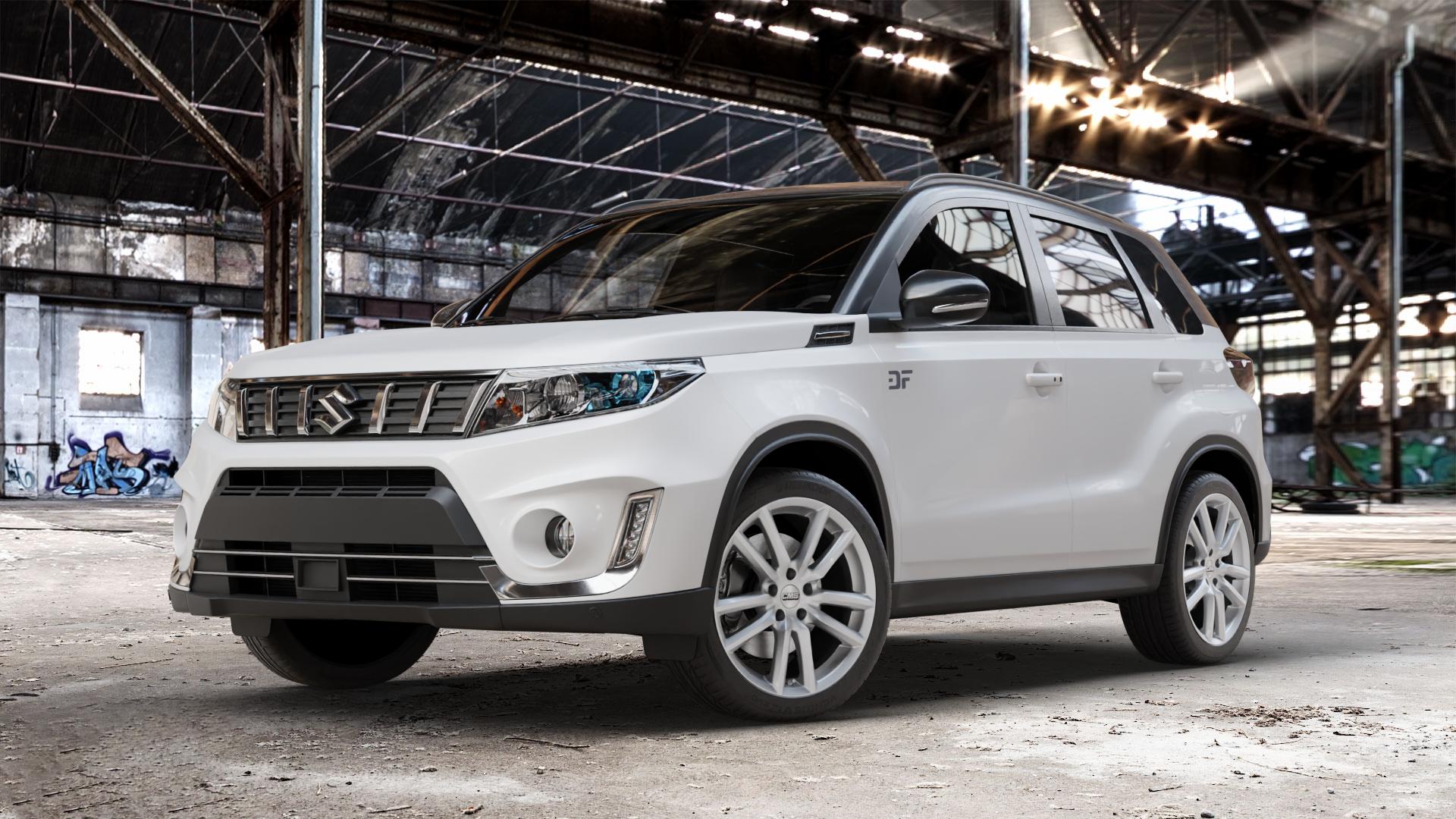 CMS C27 Racing Silver Felge mit Reifen silber in 18Zoll Winterfelge Alufelge auf weissem Suzuki Vitara Typ LY 1,4l Turbo 103kW (140 PS) 4WD l kW (0 ⬇️ mit 15mm Tieferlegung ⬇️ Old Industrial Hall_max_4400mm_2024 Frontansicht_1