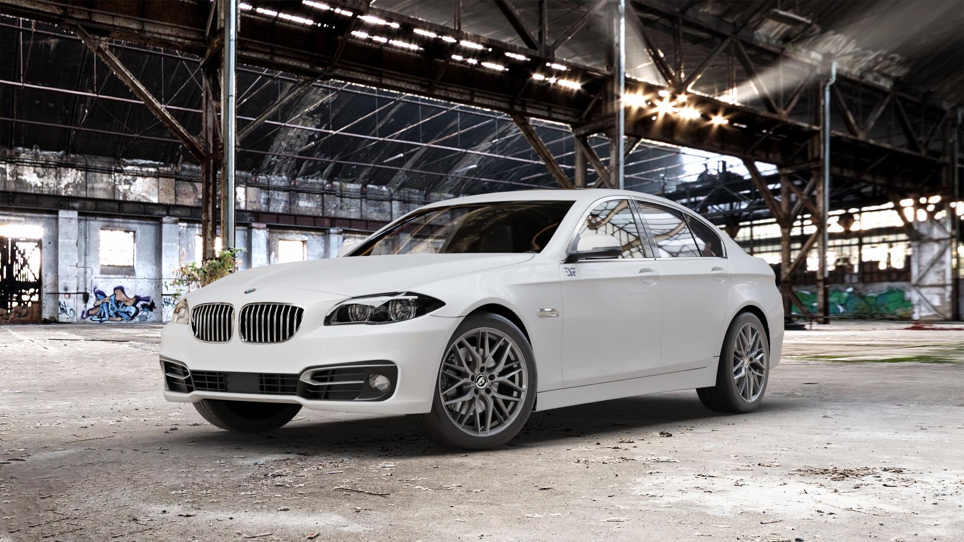Damina Performance DM08 Anthrazit Felge mit Reifen grau in 18Zoll Winterfelge Alufelge auf weissem BMW 523i Typ F10 (Limousine) 528i 535i 550i 520d 525d 530d 535d xDrive 520i 530i M5 M550d 518d ActiveHybrid 5L (F10) 5er Limousine (5L, HY) Lang (KL) ⬇️ mit 15mm Tieferlegung ⬇️ Old Industrial Hall_max_5300mm_2024 Frontansicht_1