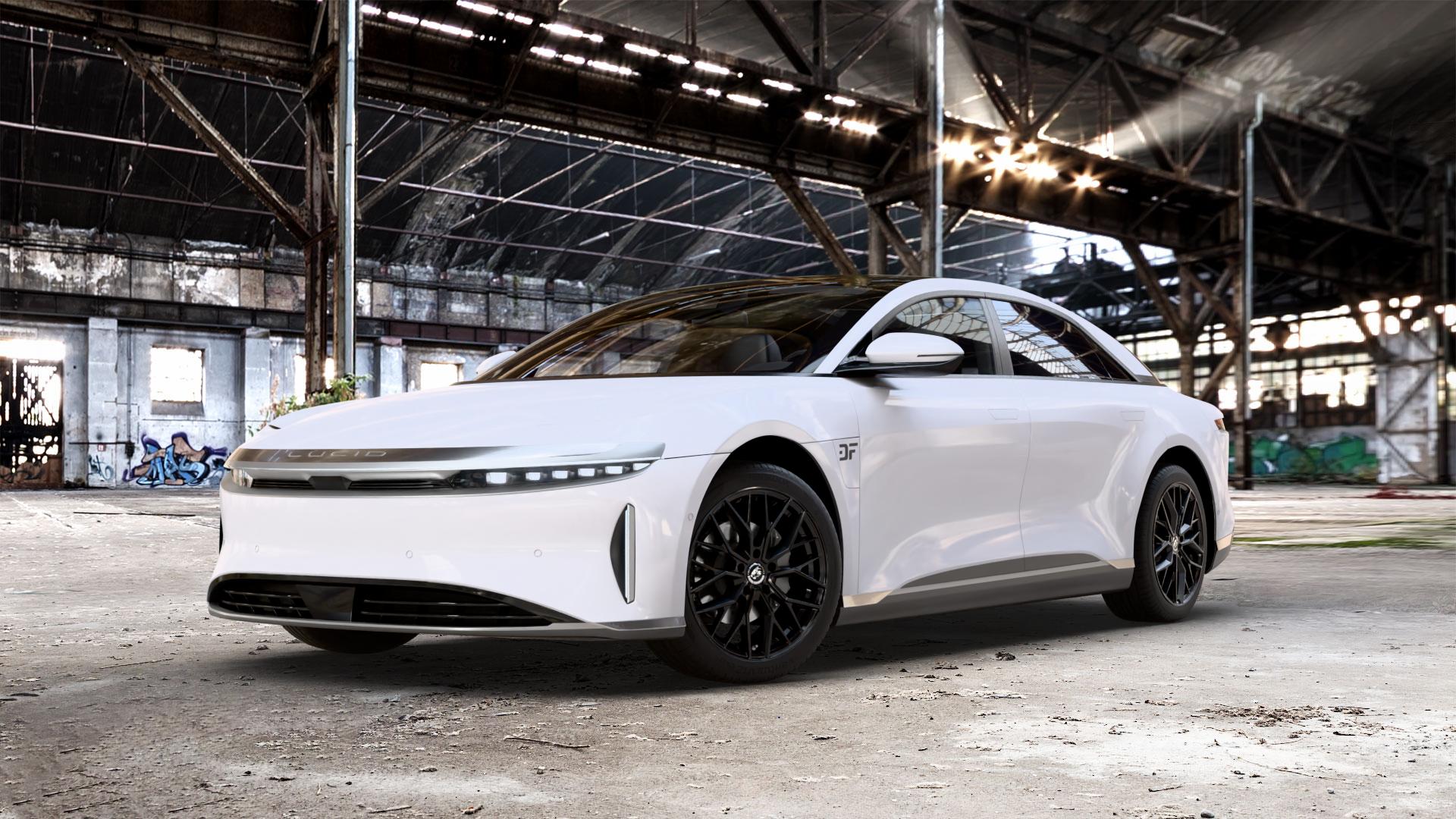 Damina Performance DM20 Black Felge mit Reifen schwarz in 19Zoll Winterfelge Alufelge auf weissem Lucid Air Typ A1 0,0l 271kW AWD (368 PS) 234kW (318 202kW (275 204kW (277 ⬇️ mit 15mm Tieferlegung ⬇️ Old Industrial Hall_max_5300mm_2024 Frontansicht_1