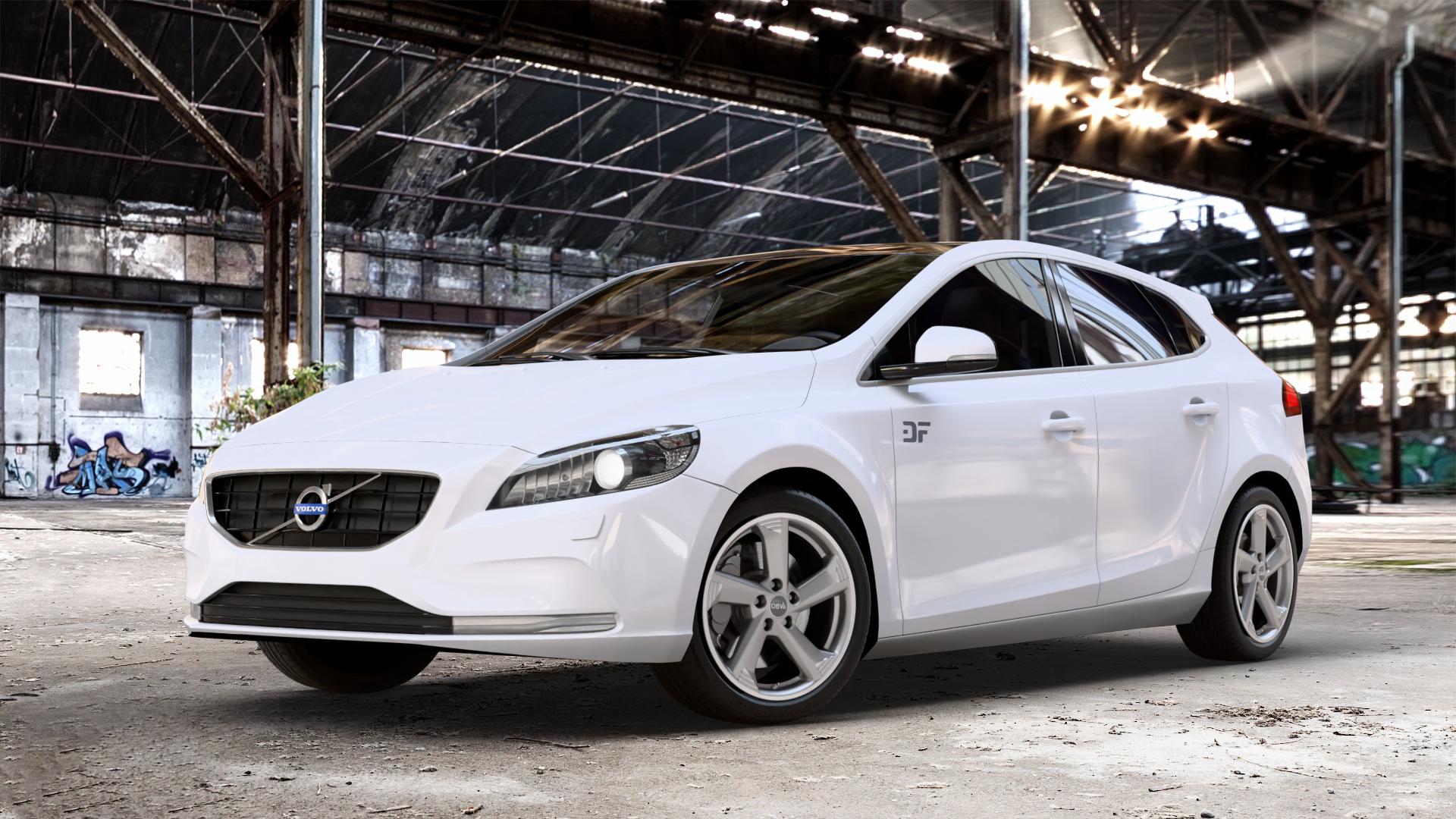 DBV Torino III hyper silber, front poliert Felge mit Reifen in 18Zoll Alufelge auf weissem Volvo V40 II Typ M ⬇️ mit 15mm Tieferlegung ⬇️ Old Industrial Hall_max_4400mm_2024 Frontansicht_1