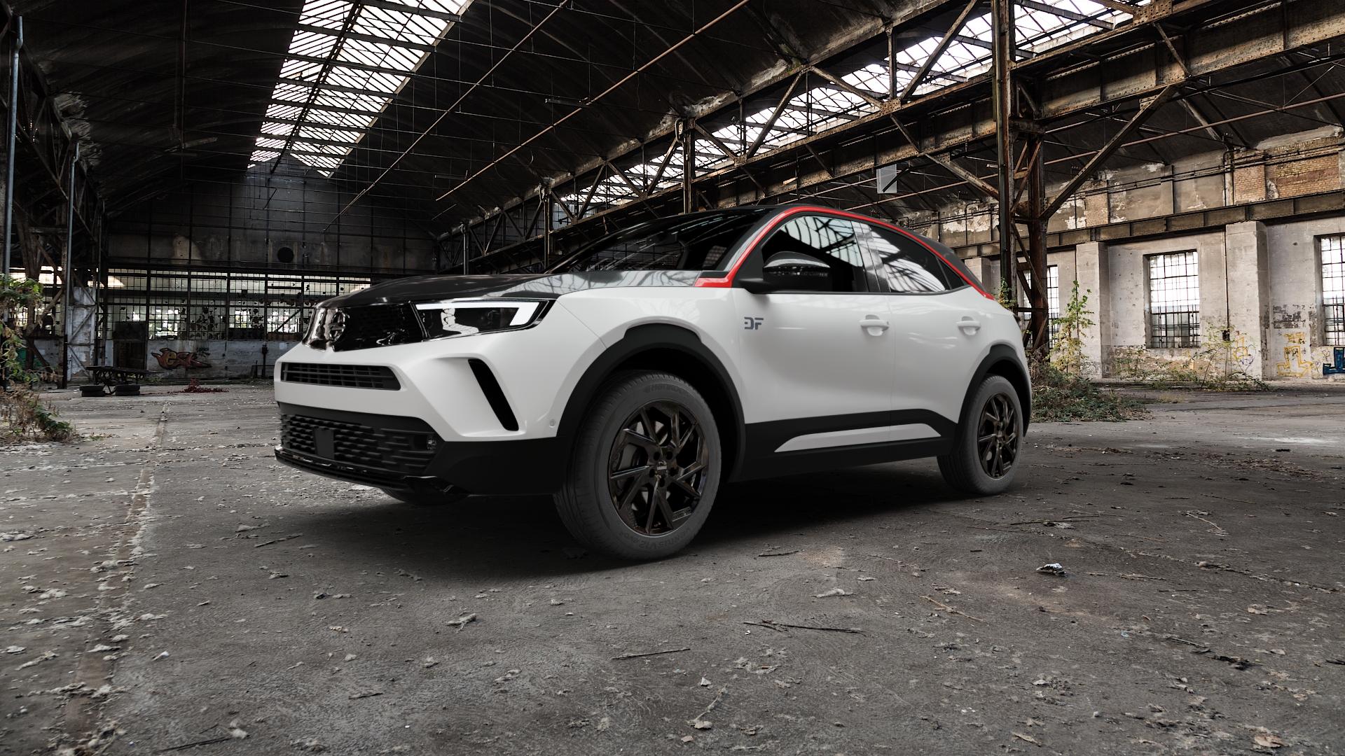 DEZENT AP BLACK Felge mit Reifen schwarz in 17Zoll Winterfelge Alufelge auf weissem Opel Mokka-e Typ U 0,0l 57kW (77 PS) ⬇️ mit 15mm Tieferlegung ⬇️ Old Industrial Hall_max5000mm_2022 Frontansicht_1