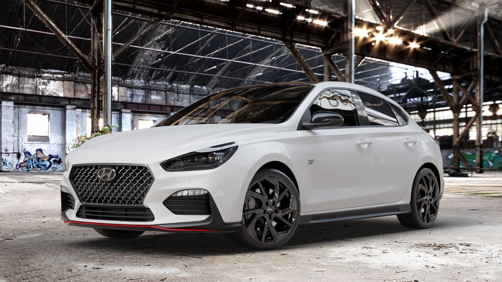 DEZENT AP BLACK Felge mit Reifen schwarz in 18Zoll Winterfelge Alufelge auf weissem Hyundai i30 Typ PDE Fastback ⬇️ mit 15mm Tieferlegung ⬇️ Old Industrial Hall_max_4400mm_2024 Frontansicht_1