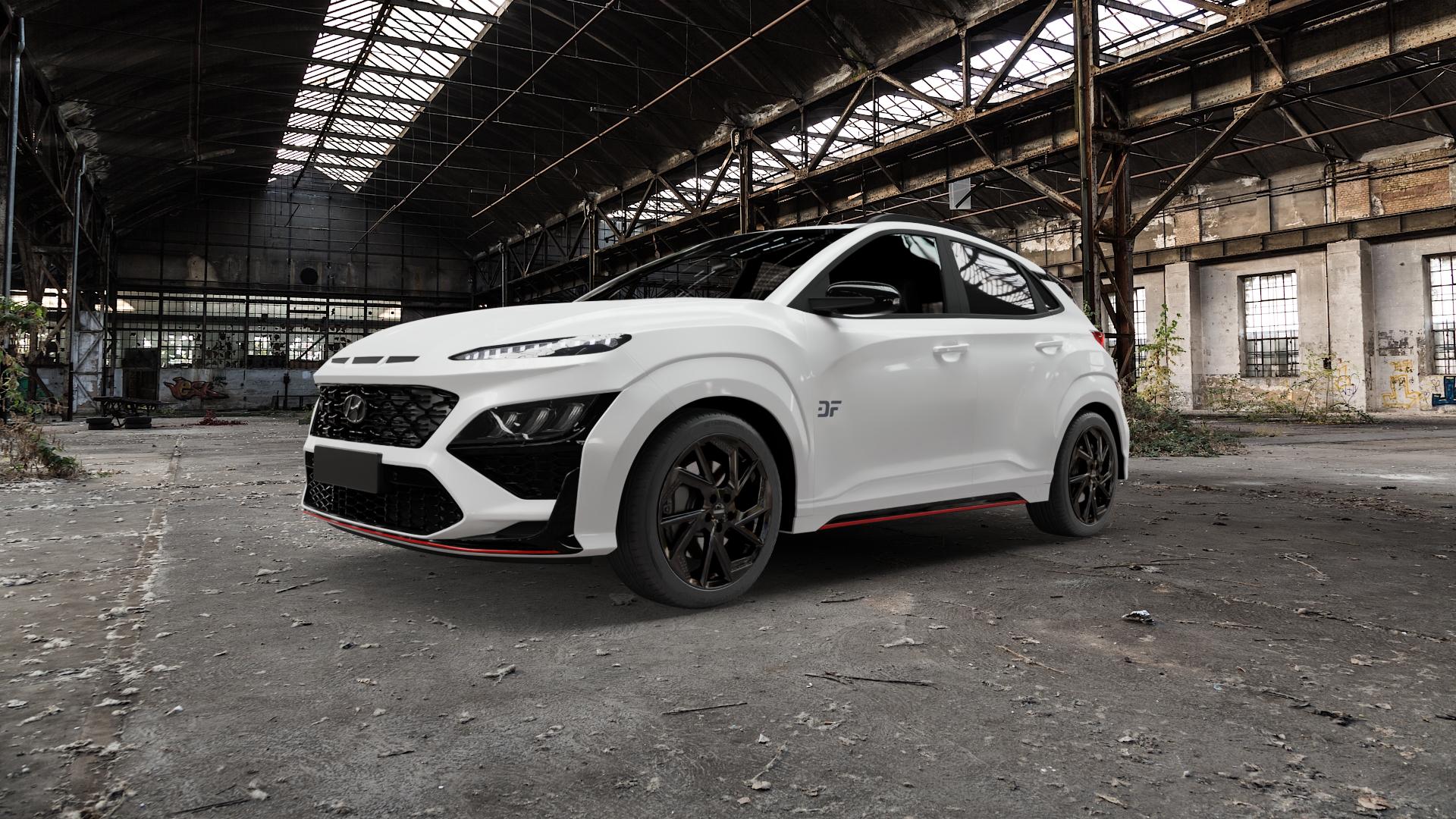 DEZENT AP BLACK Felge mit Reifen schwarz in 18Zoll Winterfelge Alufelge auf weissem Hyundai Kona Typ OS Facelift 2,0l T-GDI 206kW N (280 PS) ⬇️ mit 15mm Tieferlegung ⬇️ Old Industrial Hall_max5000mm_2022 Frontansicht_1