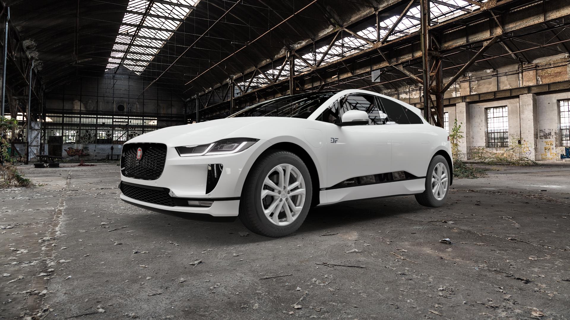 DEZENT TA SILVER Felge mit Reifen silber in 18Zoll Winterfelge Alufelge auf weissem Jaguar i-Pace ⬇️ mit 15mm Tieferlegung ⬇️ Old Industrial Hall_max5000mm_2022 Frontansicht_1