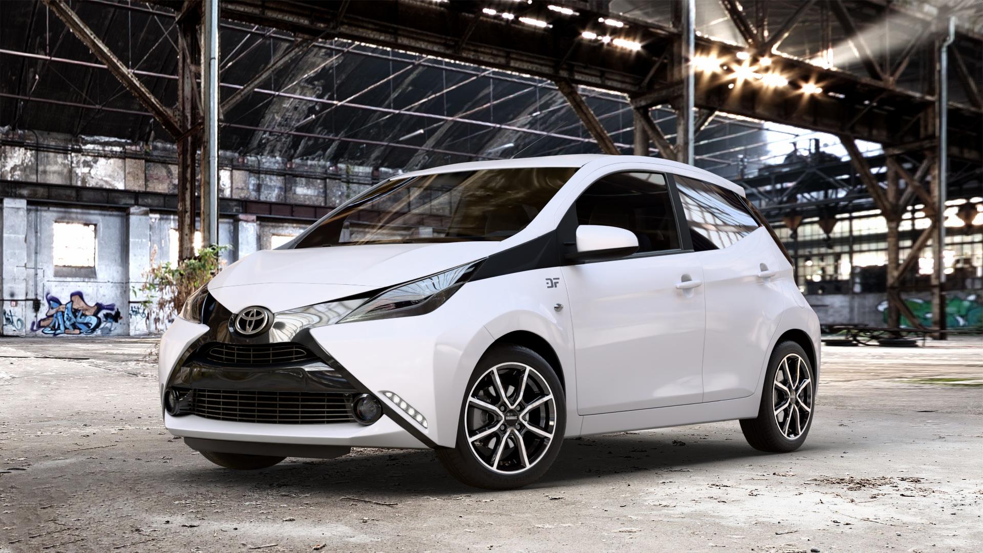 DEZENT TN BLACK/POLISHED Felge mit Reifen silber schwarz mehrfarbig in 15Zoll Winterfelge Alufelge auf weissem Toyota Aygo II 1,0l 51kW (69 PS) ⬇️ mit 15mm Tieferlegung ⬇️ Old Industrial Hall_max_4400mm_2024 Frontansicht_1
