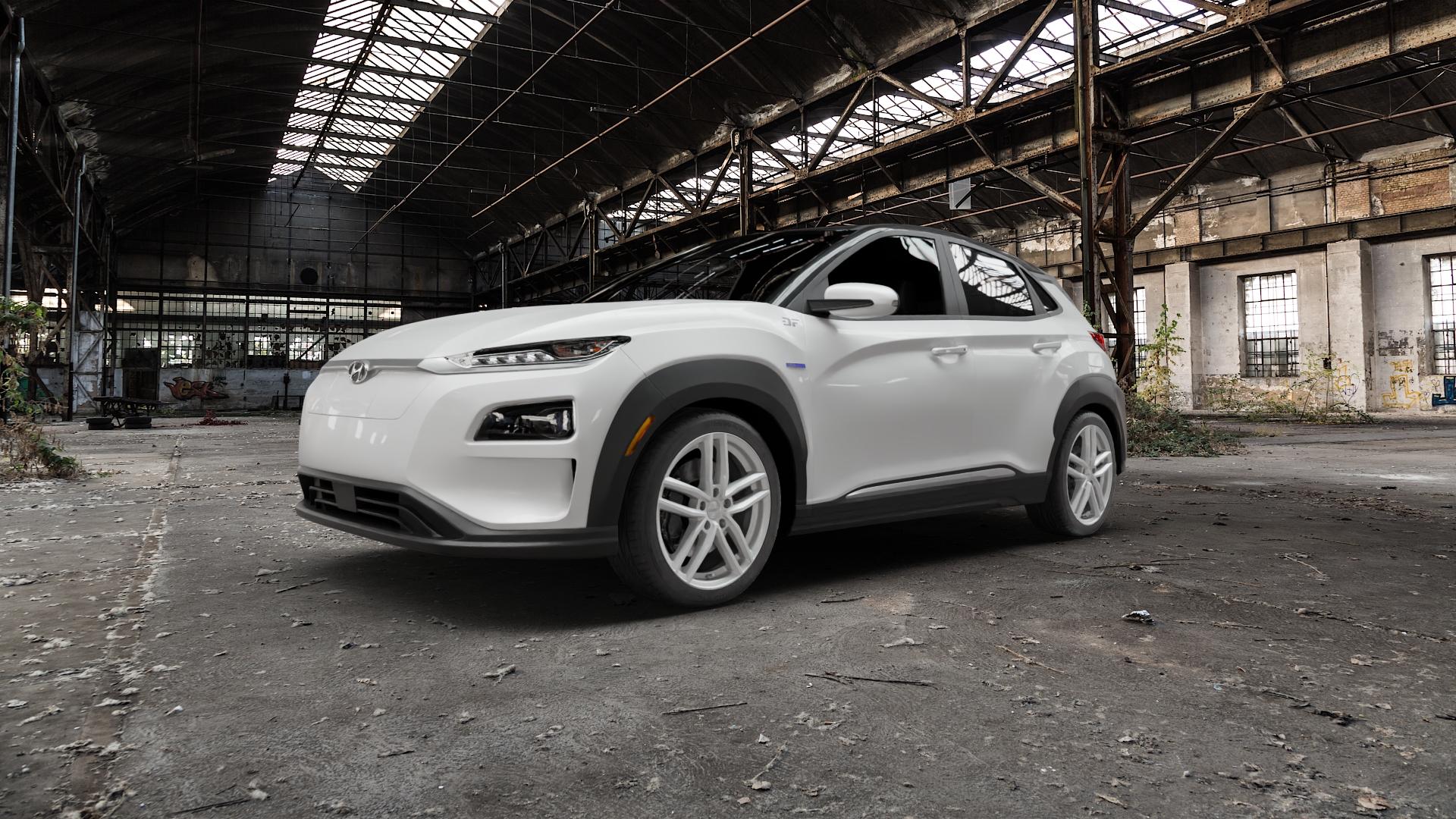 DEZENT TR SILVER Felge mit Reifen silber in 18Zoll Winterfelge Alufelge auf weissem Hyundai Kona Elektro Typ OS ⬇️ mit 15mm Tieferlegung ⬇️ Old Industrial Hall_max5000mm_2022 Frontansicht_1
