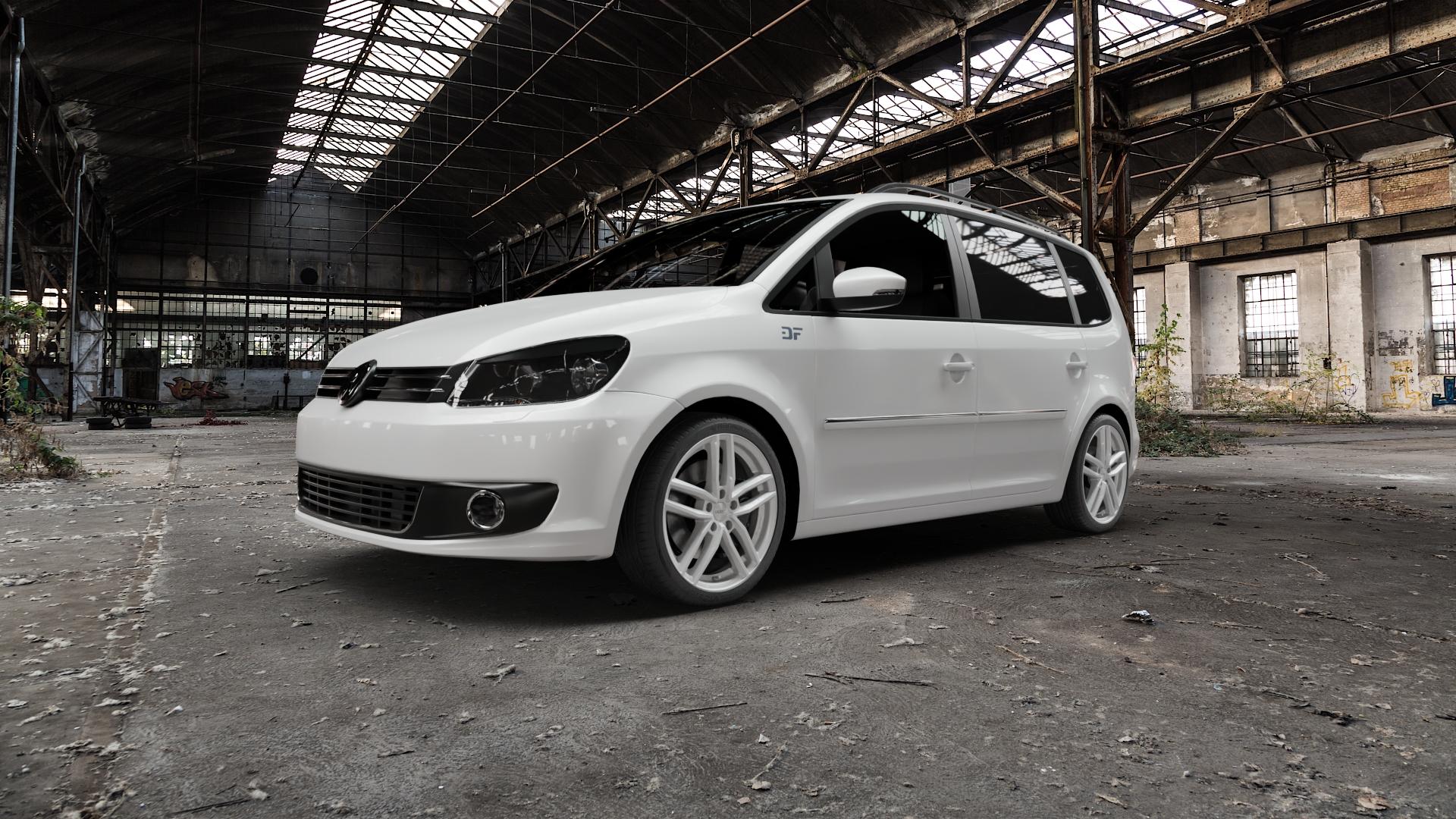 DEZENT TR SILVER Felge mit Reifen silber in 18Zoll Winterfelge Alufelge auf weissem Volkswagen (VW) Touran I Typ 1T II ⬇️ mit 15mm Tieferlegung ⬇️ Old Industrial Hall_max5000mm_2022 Frontansicht_1