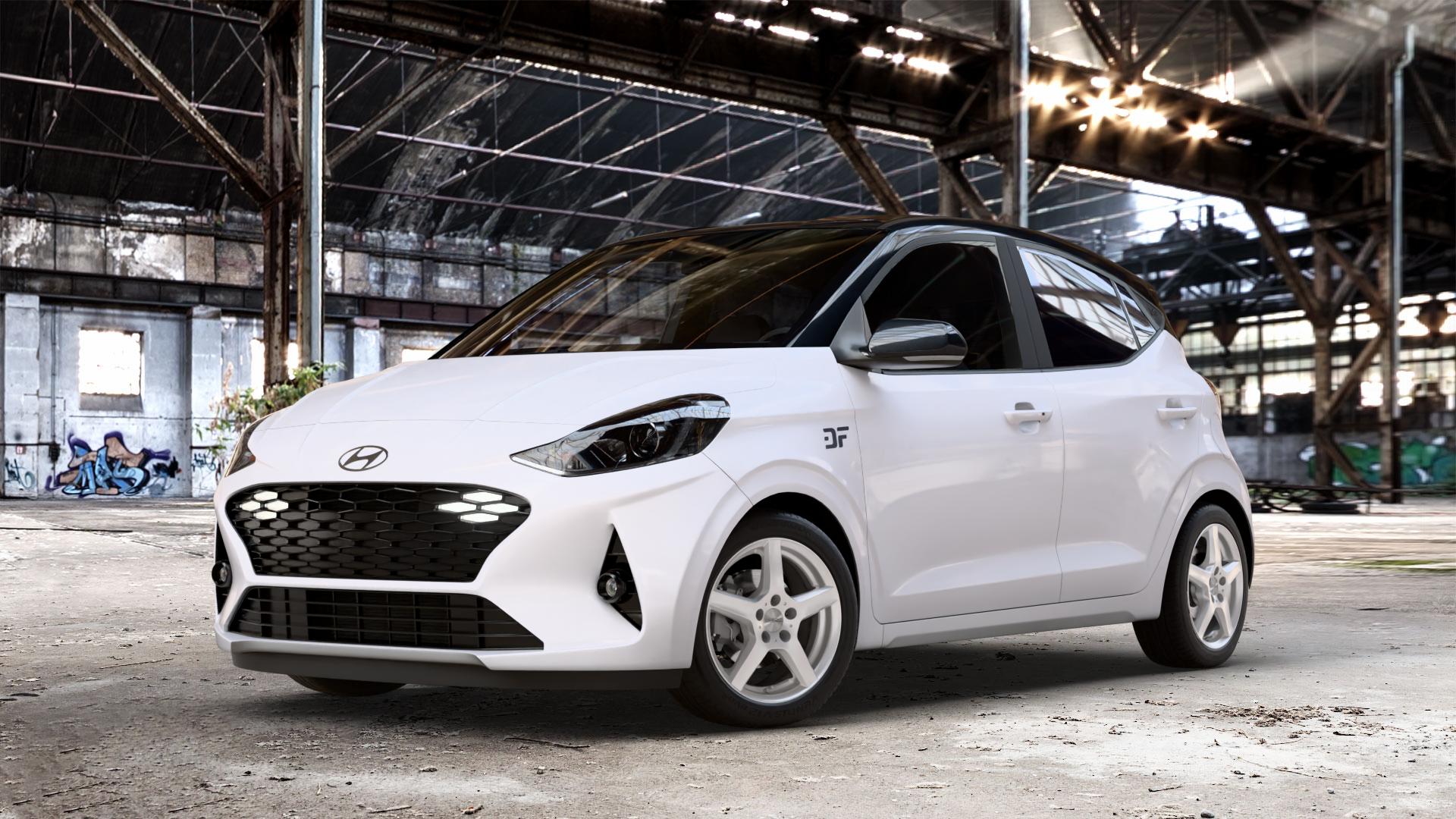 DEZENT TY SILVER Felge mit Reifen silber in 15Zoll Winterfelge Alufelge auf weissem Hyundai i10 Typ AC3 Facelift ⬇️ mit 15mm Tieferlegung ⬇️ Old Industrial Hall_max_4400mm_2024 Frontansicht_1
