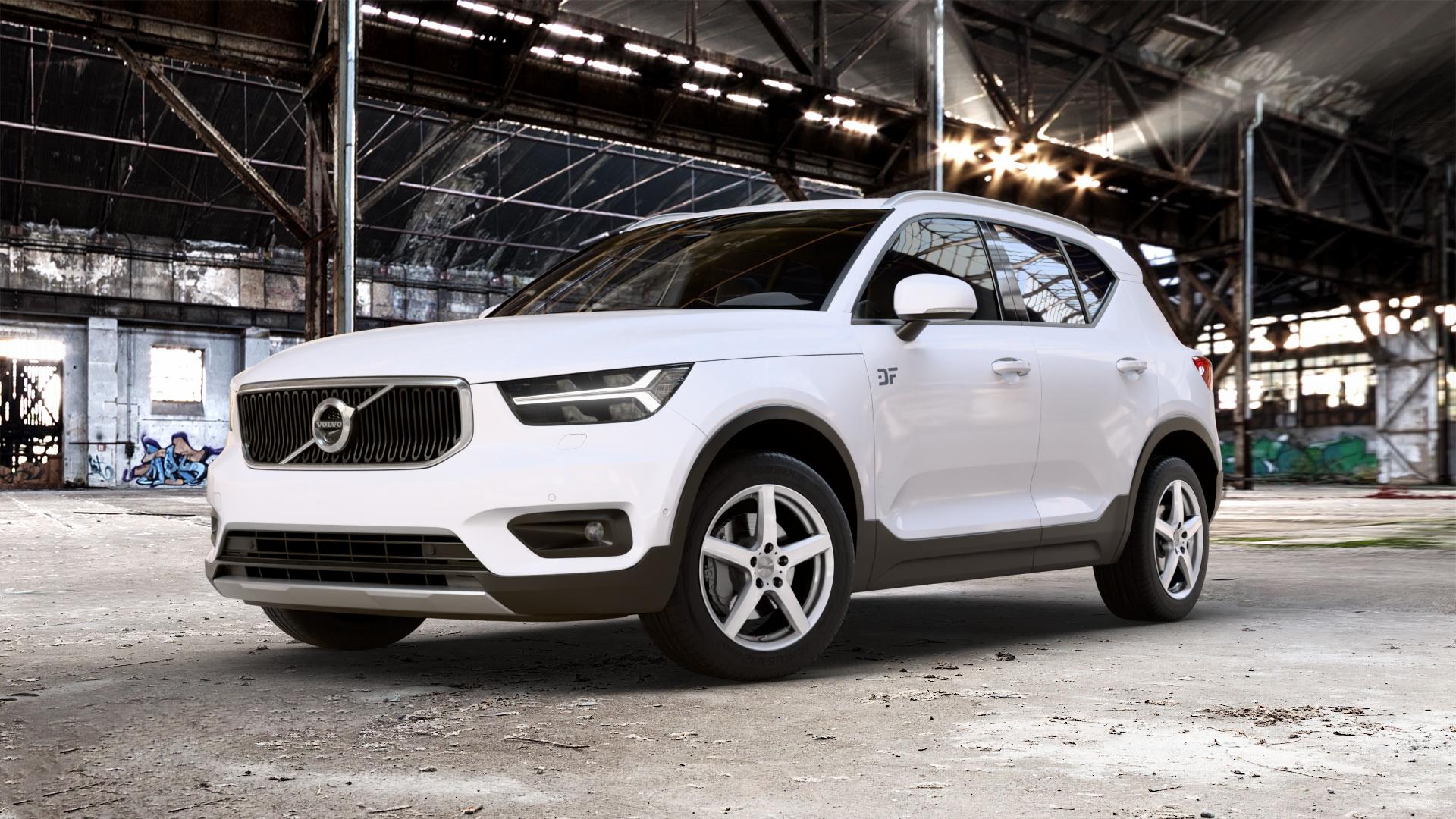 DEZENT TY SILVER Felge mit Reifen silber in 18Zoll Winterfelge Alufelge auf weissem Volvo XC40 Typ X ⬇️ mit 15mm Tieferlegung ⬇️ Old Industrial Hall_max_5300mm_2024 Frontansicht_1