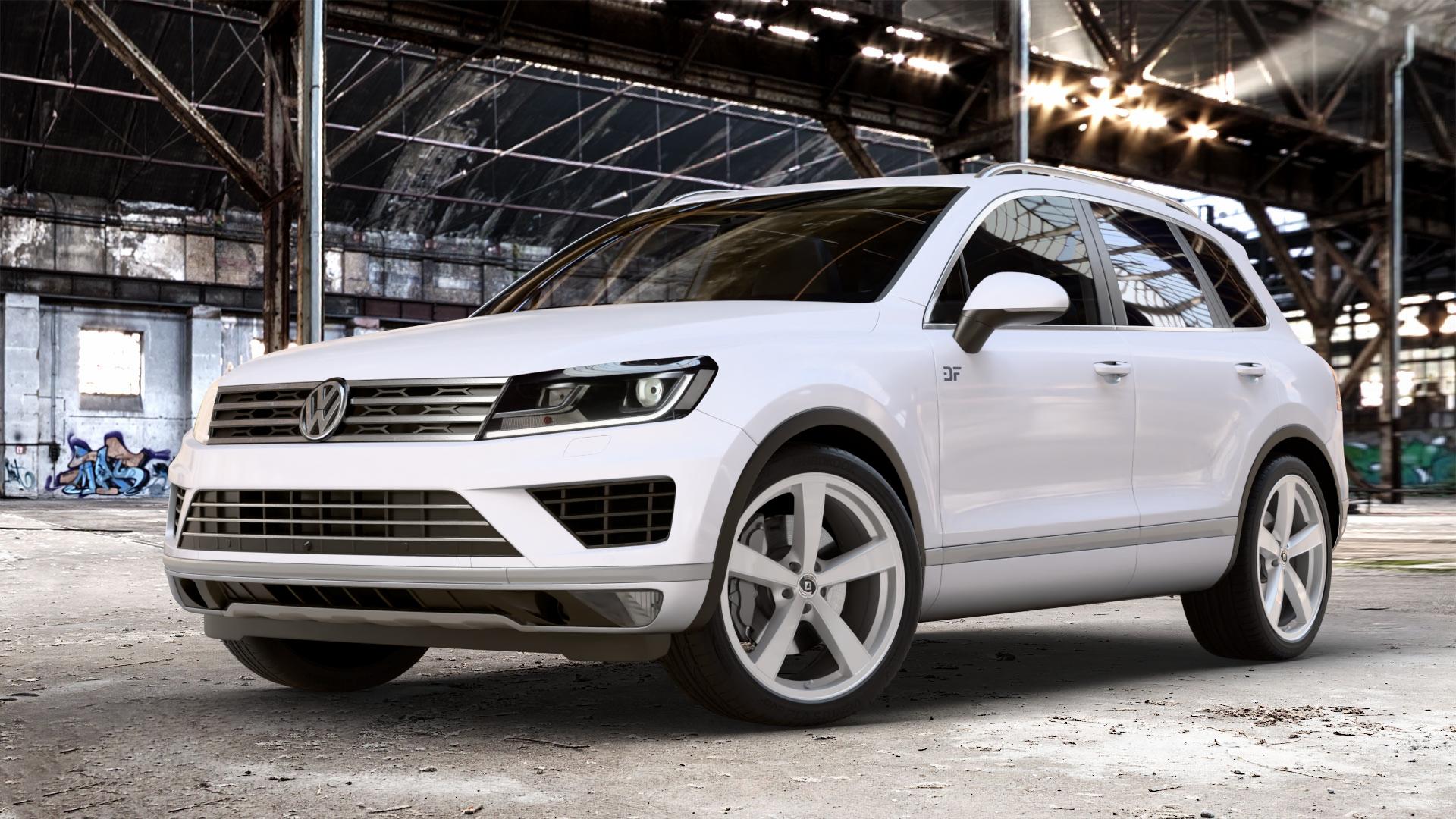 DIEWE WHEELS TRINA Argento silber Felge mit Reifen in 21Zoll Winterfelge Alufelge auf weissem Volkswagen (VW) Touareg II Typ 7P Facelift ⬇️ mit 15mm Tieferlegung ⬇️ Old Industrial Hall_max_4400mm_2024 Frontansicht_1