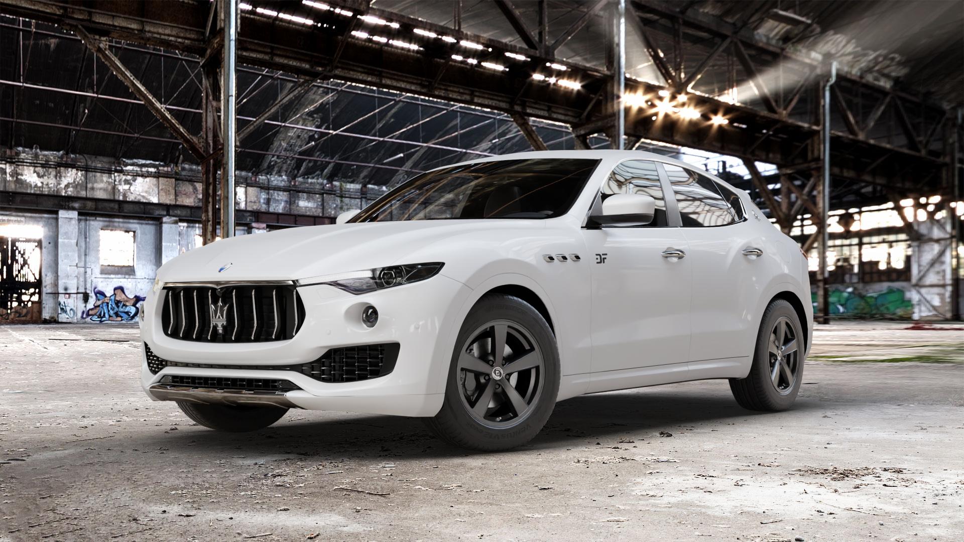 DIEWE WHEELS TRINA Nero Felge mit Reifen schwarz in 18Zoll Winterfelge Alufelge auf weissem Maserati Levante Typ M156 ⬇️ mit 15mm Tieferlegung ⬇️ Old Industrial Hall_max_5300mm_2024 Frontansicht_1