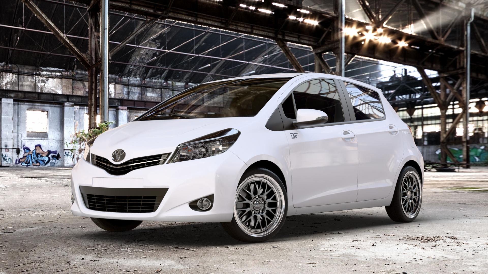 DOTZ BILBAO GUNMETAL/POLISHED LIP Felge mit Reifen grau silber mehrfarbig anthrazit in 17Zoll Winterfelge Alufelge auf weissem Toyota Yaris III Typ XP13 Facelift 17-> ⬇️ mit 15mm Tieferlegung ⬇️ Old Industrial Hall_max_4400mm_2024 Frontansicht_1