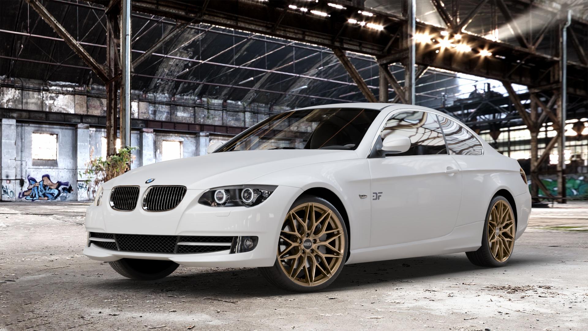 DOTZ SUZUKA BRONZE MATT Felge mit Reifen in 19Zoll Winterfelge Alufelge auf weissem BMW 325i Typ E92 (Coupé) 330i 330d 335i 335d 320i 330xi 320d 325d M3 (Coupe) 335xi 325xi 330xd 320xd 318i 323i 316i GTS 3er Coupé (392C, 3C, 390X) ⬇️ mit 15mm Tieferlegung ⬇️ Old Industrial Hall_max_4400mm_2024 Frontansicht_1