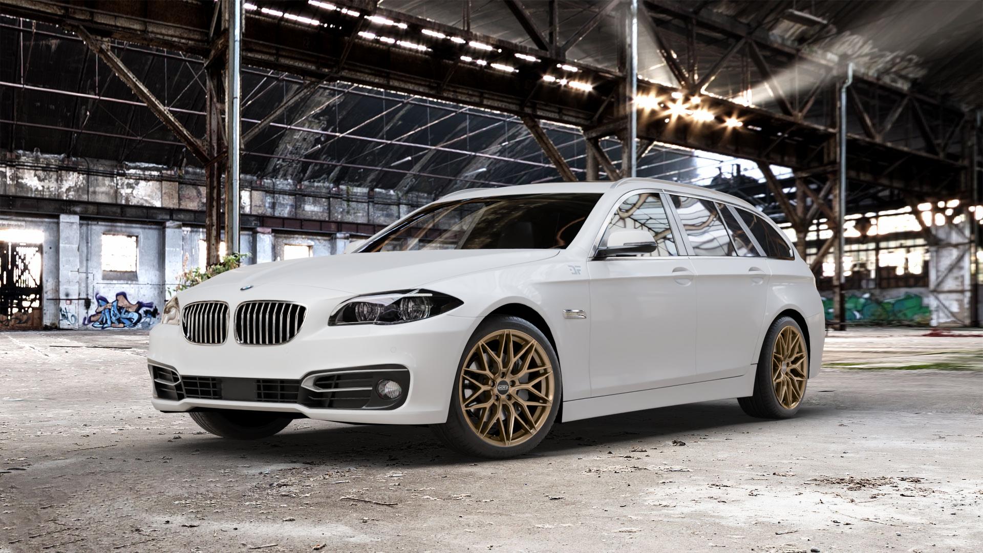 DOTZ SUZUKA BRONZE MATT Felge mit Reifen in 19Zoll Winterfelge Alufelge auf weissem BMW 523i Typ F11 (Touring) 535i 520d 530d 528i xDrive 530i 550i 520i 525d 535d 518d 5er Touring (5K, K-N1) ⬇️ mit 15mm Tieferlegung ⬇️ Old Industrial Hall_max_5300mm_2024 Frontansicht_1