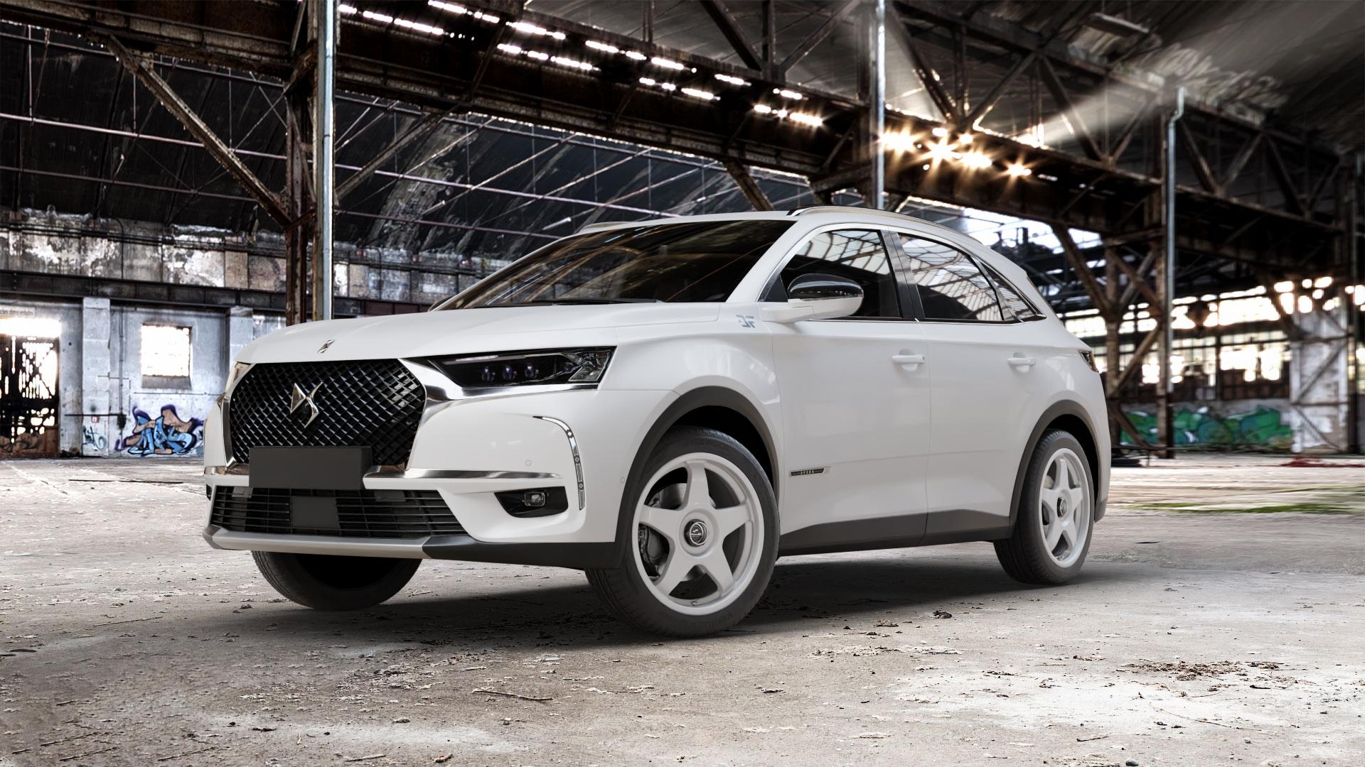 fifteen52 Chicane Speed Silver Felge mit Reifen silber in 19Zoll Winterfelge Alufelge auf weissem Citroen DS7 Crossback Typ J 2,0l BlueHDi 180 130kW (177 PS) 1,5l 130 96kW (131 1,6l Puretech 225 165kW (224 DS Automobiles 133kW (181 1,2l ⬇️ mit 15mm Tieferlegung ⬇️ Old Industrial Hall_max_5300mm_2024 Frontansicht_1