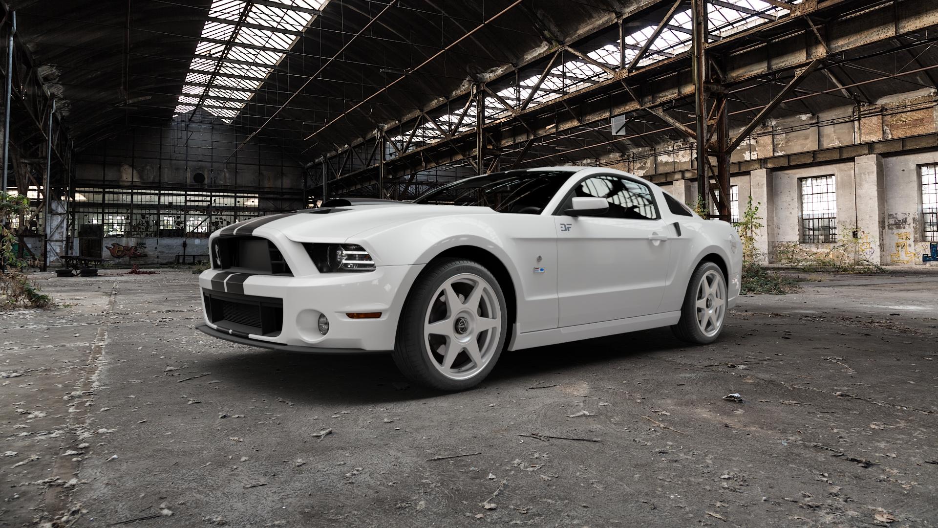 fifteen52 Tarmac EVO Speed Silver Felge mit Reifen silber in 19Zoll Winterfelge Alufelge auf weissem Ford Mustang V Coupe ⬇️ mit 15mm Tieferlegung ⬇️ Old Industrial Hall_max5000mm_2022 Frontansicht_1
