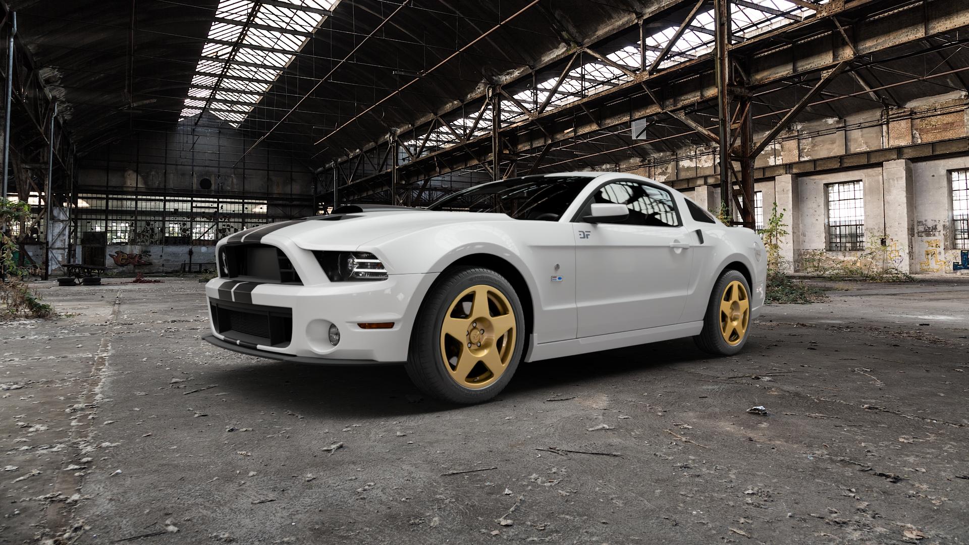 fifteen52 Tarmac Gold Felge mit Reifen in 18Zoll Winterfelge Alufelge auf weissem Ford Mustang V Coupe ⬇️ mit 15mm Tieferlegung ⬇️ Old Industrial Hall_max5000mm_2022 Frontansicht_1