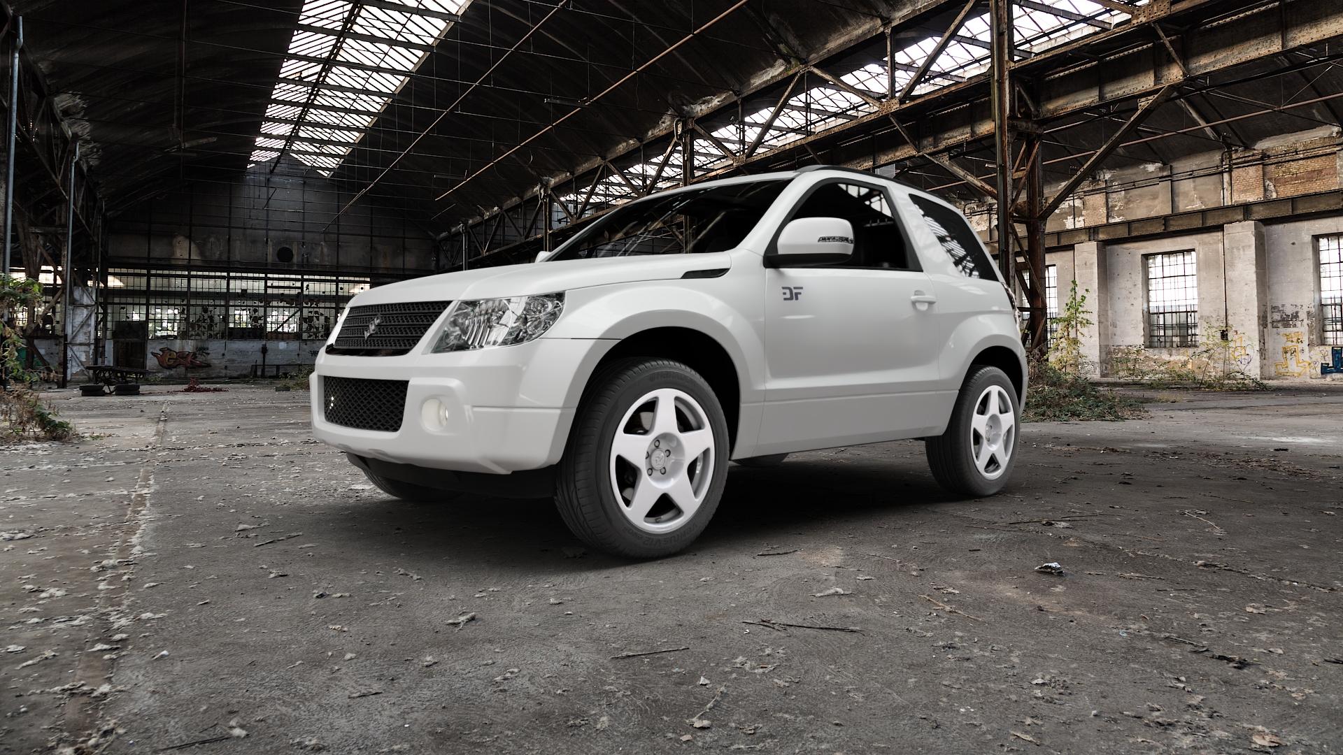 fifteen52 Tarmac Rally White Felge mit Reifen weiss weiß in 18Zoll Winterfelge Alufelge auf weissem Suzuki Grand Vitara Typ JT (3-Türig) ⬇️ mit 15mm Tieferlegung ⬇️ Old Industrial Hall_max5000mm_2022 Frontansicht_1