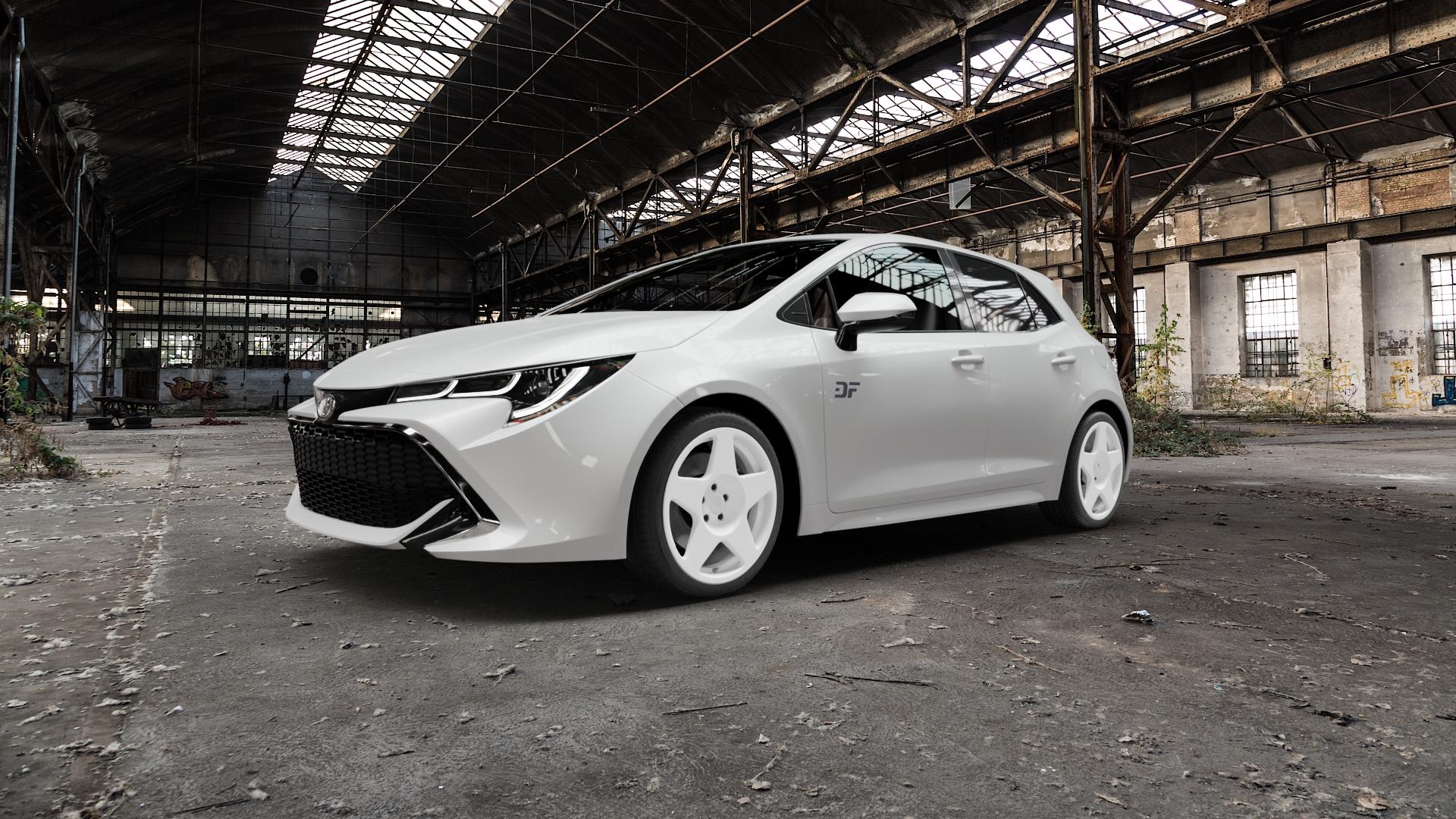 fifteen52 Tarmac Rally White Felge mit Reifen weiss weiß in 18Zoll Winterfelge Alufelge auf weissem Toyota Corolla Typ ZE1HE(EU,M) Schrägheck ZE1HE(EU,M)-TMG Facelift ⬇️ mit 15mm Tieferlegung ⬇️ Old Industrial Hall_max5000mm_2022 Frontansicht_1