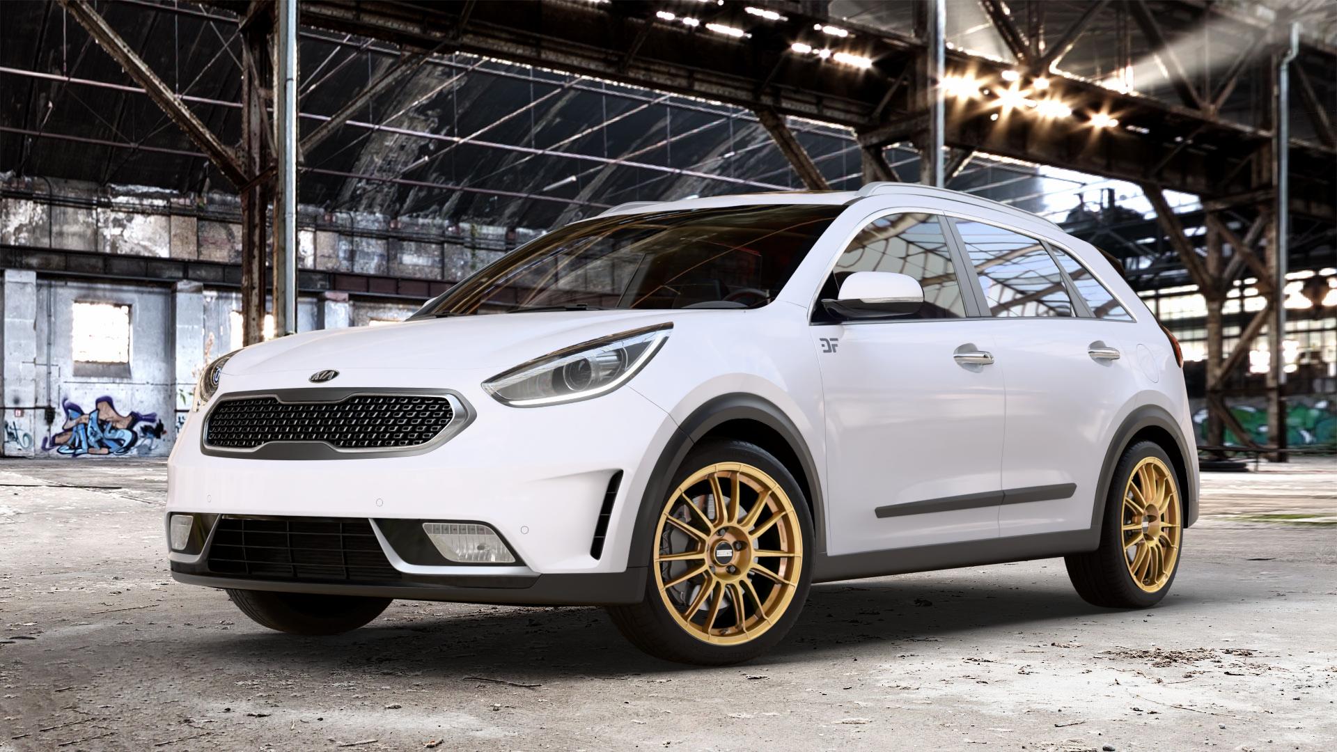 Fondmetal 9RR GLOSSY GOLD Felge mit Reifen in 18Zoll Winterfelge Alufelge auf weissem Kia Niro Typ DE ⬇️ mit 15mm Tieferlegung ⬇️ Old Industrial Hall_max_4400mm_2024 Frontansicht_1