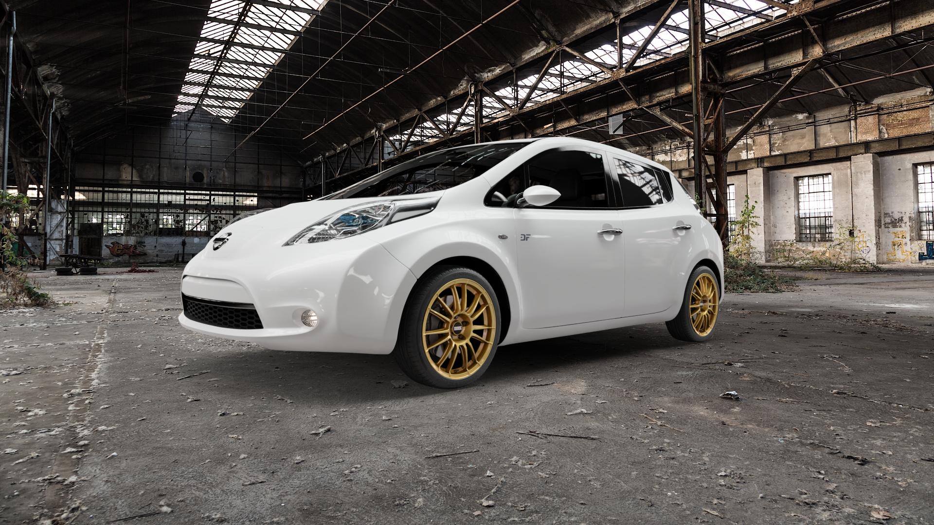 Fondmetal 9RR GLOSSY GOLD Felge mit Reifen in 18Zoll Winterfelge Alufelge auf weissem Nissan Leaf Typ ZE0 ⬇️ mit 15mm Tieferlegung ⬇️ Old Industrial Hall_max5000mm_2022 Frontansicht_1