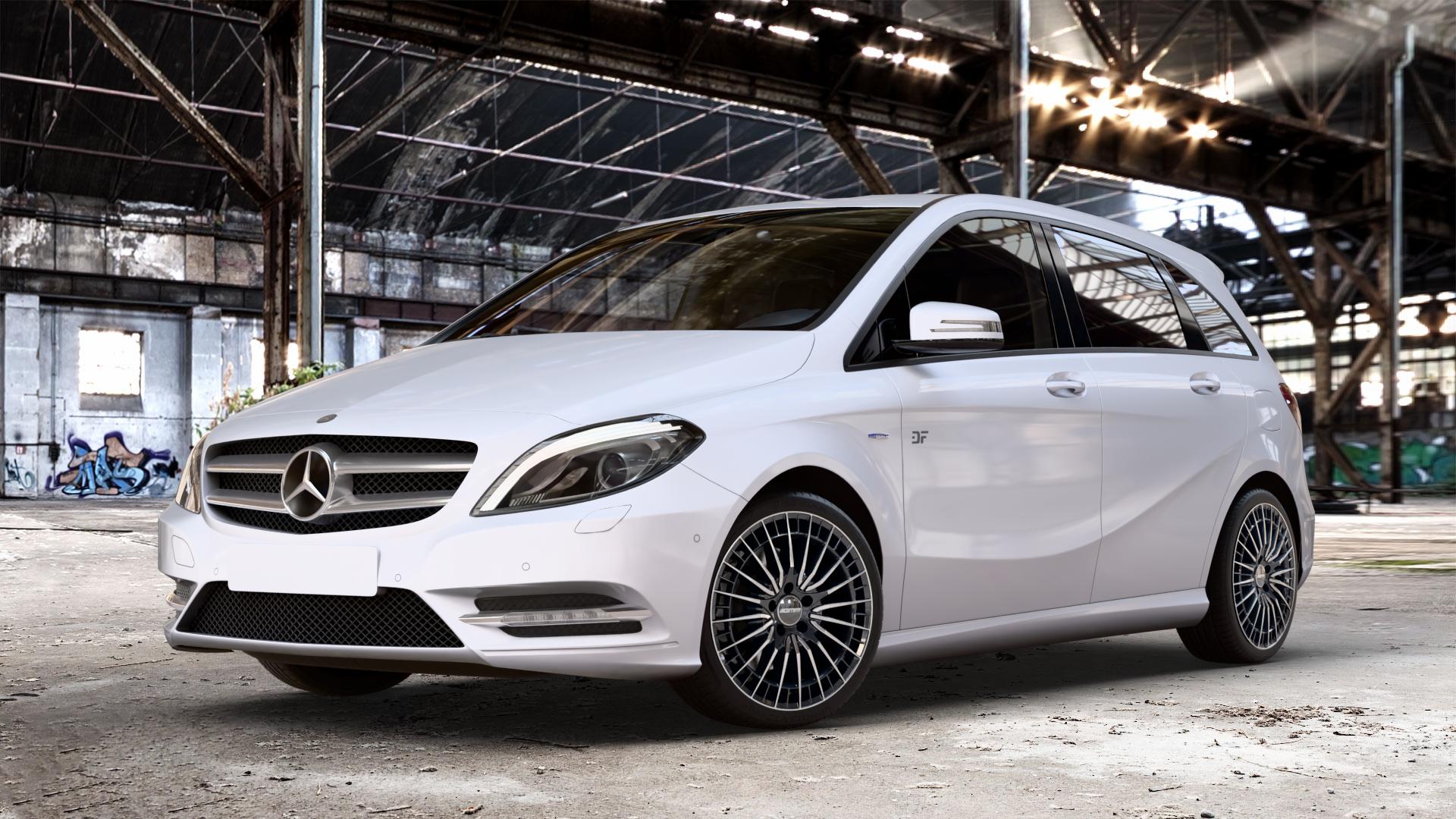 GMP Italia QSTAR Black Diamond Felge mit Reifen schwarz in 18Zoll Winterfelge Alufelge auf weissem Mercedes B-Klasse Typ W246 ⬇️ mit 15mm Tieferlegung ⬇️ Old Industrial Hall_max_4400mm_2024 Frontansicht_1
