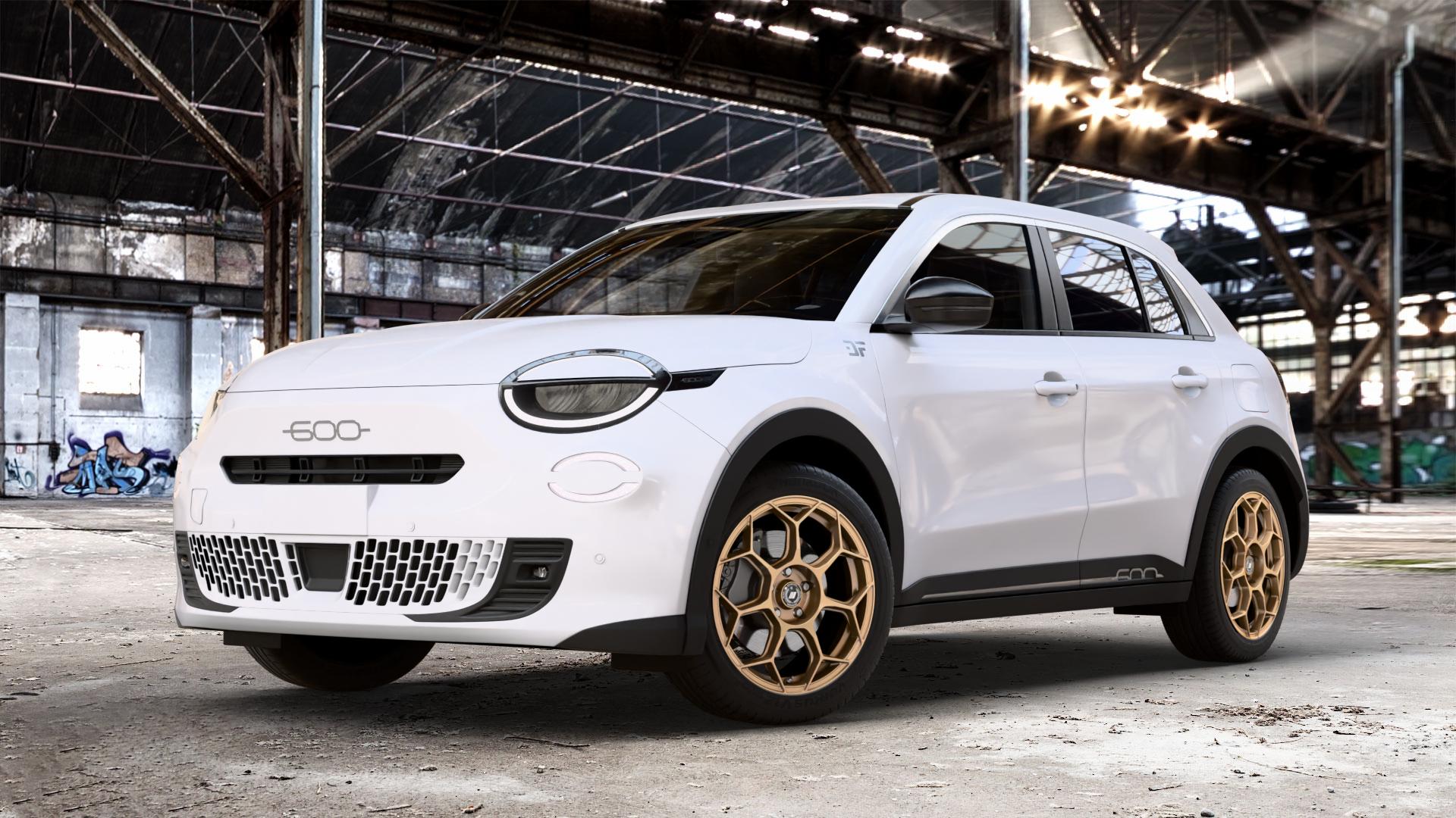 GMP Italia Raceway Oro Corsa Felge mit Reifen gold in 18Zoll Winterfelge Alufelge auf weissem Fiat 600e Typ FH1 0,0l 62kW (84 PS) ⬇️ mit 15mm Tieferlegung ⬇️ Old Industrial Hall_max_4400mm_2024 Frontansicht_1