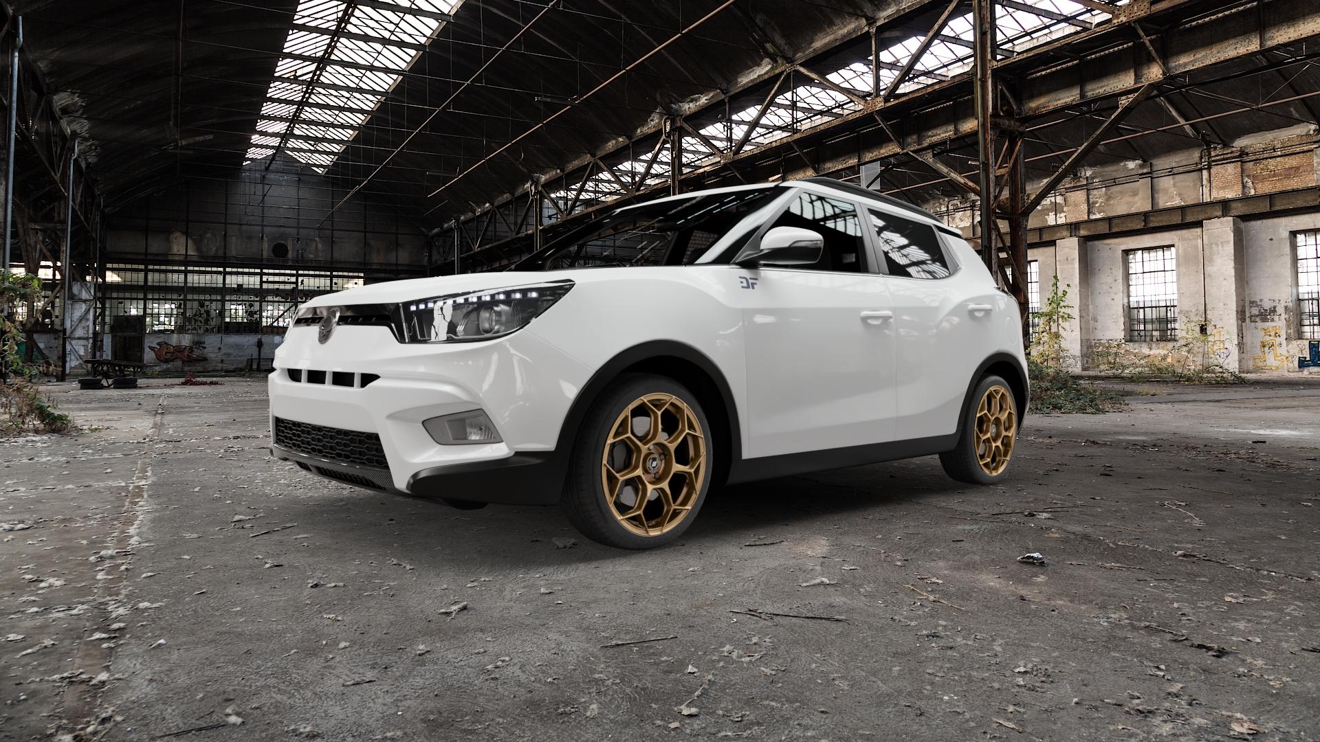 GMP Italia Raceway Oro Corsa Felge mit Reifen gold in 18Zoll Winterfelge Alufelge auf weissem Ssangyong Tivoli Typ XK ⬇️ mit 15mm Tieferlegung ⬇️ Old Industrial Hall_max5000mm_2022 Frontansicht_1