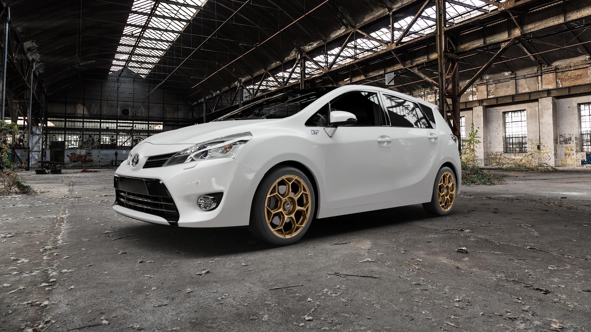GMP Italia Raceway Oro Corsa Felge mit Reifen gold in 18Zoll Winterfelge Alufelge auf weissem Toyota Verso Typ AR2 Facelift ⬇️ mit 15mm Tieferlegung ⬇️ Old Industrial Hall_max5000mm_2022 Frontansicht_1