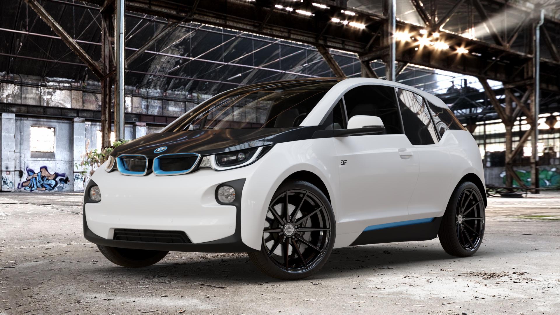 La Chanti Performance LC-P10 Glossy Black Felge mit Reifen schwarz in 20Zoll Winterfelge Alufelge auf weissem BMW i3 (BMWi-1) Range Extender i3s ⬇️ mit 15mm Tieferlegung ⬇️ Old Industrial Hall_max_4400mm_2024 Frontansicht_1