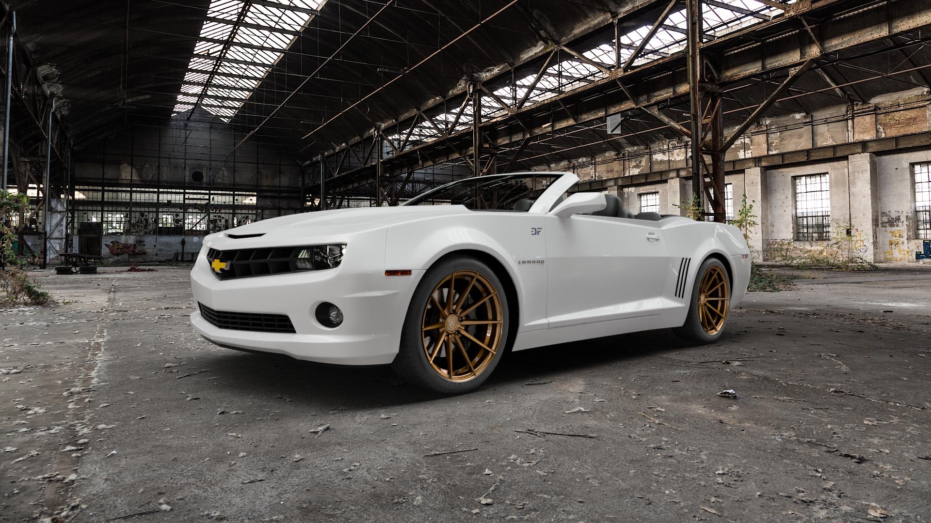 La Chanti Performance LC-P10 Glossy Brushed Bronze Felge mit Reifen in 20Zoll Alufelge auf weissem Chevrolet Camaro V Cabrio ⬇️ mit 15mm Tieferlegung ⬇️ Old Industrial Hall_max5000mm_2022 Frontansicht_1
