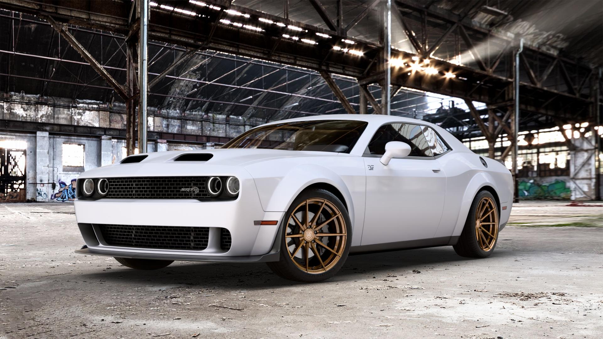 La Chanti Performance LC-P10 Glossy Brushed Bronze Felge mit Reifen in 20Zoll Alufelge auf weissem Dodge Challenger (15-) Typ LC ⬇️ mit 15mm Tieferlegung ⬇️ Old Industrial Hall_max_5300mm_2024 Frontansicht_1