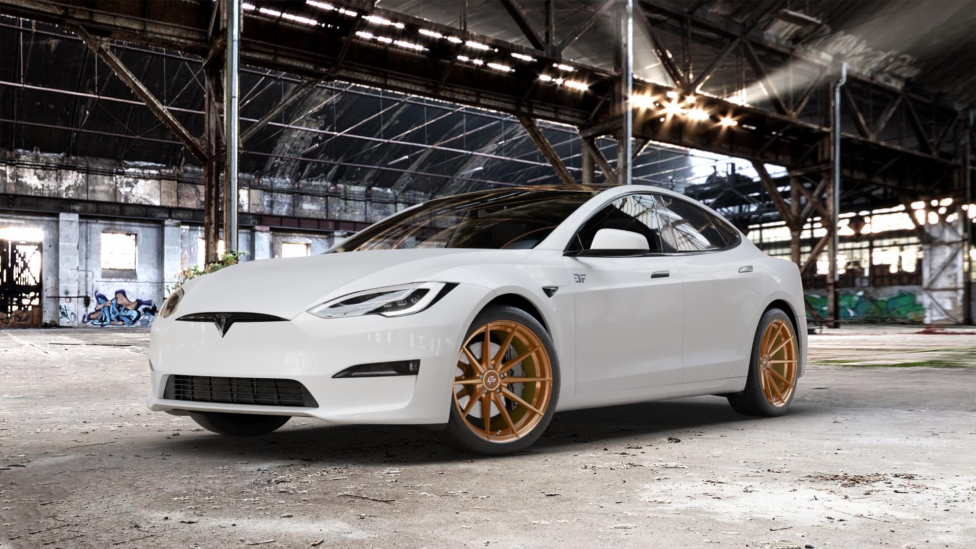 La Chanti Performance LC-P10 Glossy Brushed Bronze Felge mit Reifen in 20Zoll Alufelge auf weissem Tesla Model S Typ 004 ⬇️ mit 15mm Tieferlegung ⬇️ Old Industrial Hall_max_5300mm_2024 Frontansicht_1
