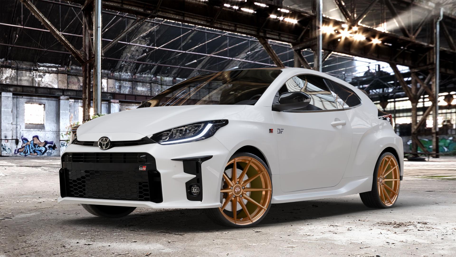 La Chanti Performance LC-P10 Glossy Brushed Bronze Felge mit Reifen in 20Zoll Alufelge auf weissem Toyota Yaris IV Typ XPA1F(EU,M) l kW (0 PS) GR XPA1G(EU,M) ⬇️ mit 15mm Tieferlegung ⬇️ Old Industrial Hall_max_4400mm_2024 Frontansicht_1